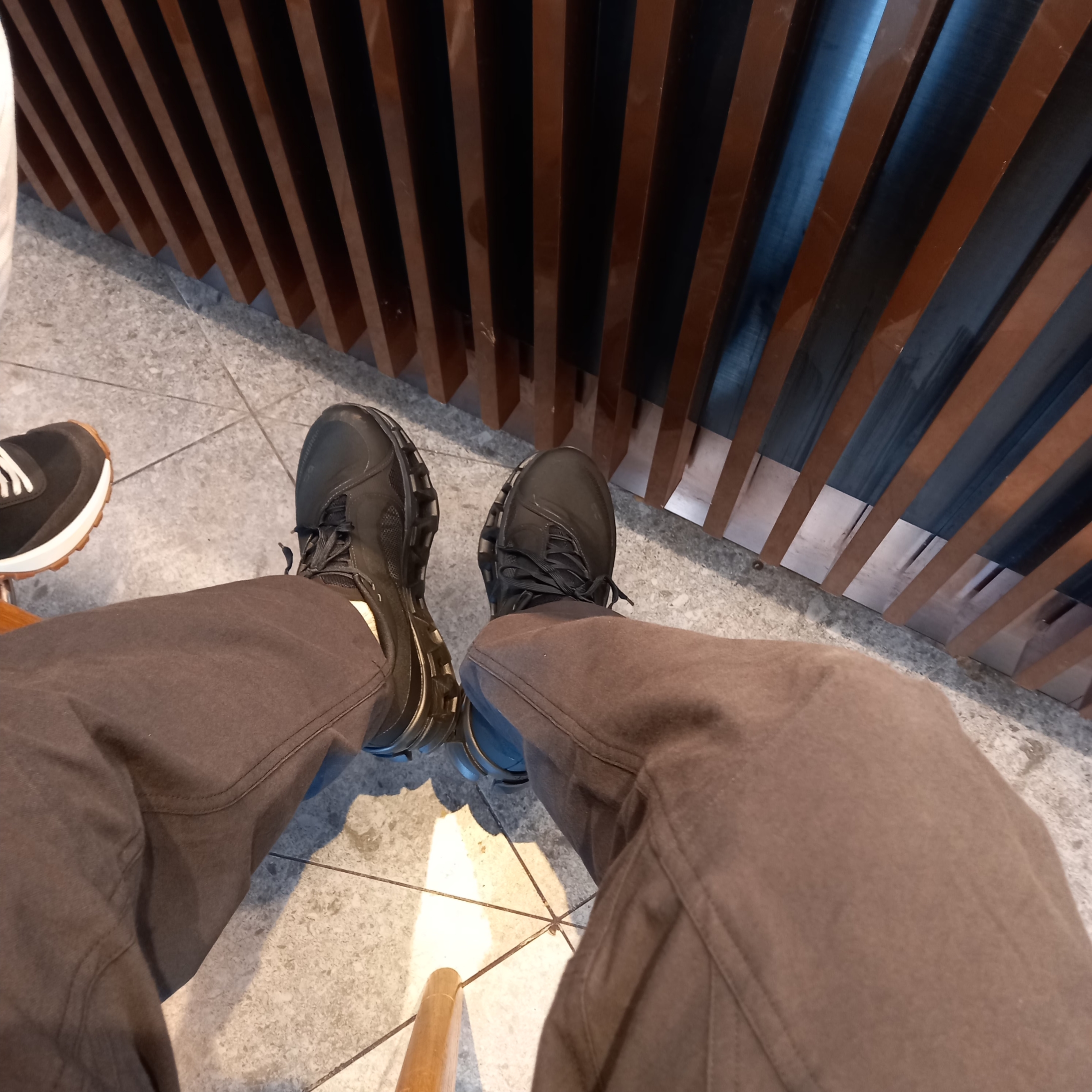 On Running x Post Archive Faction (Paf) Cloudmonster 2 Black Magnet, Arc'teryx Cronin Cotton Pants Black 착용 스타일 - 2