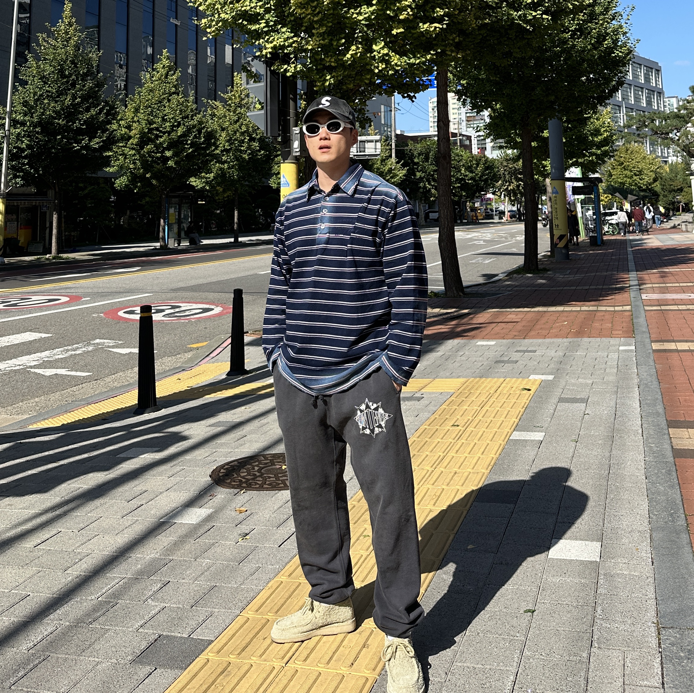 Saint Mxxxxxx x Denim Tears Tears Sweat Pants Black, Supreme Pigment Print S Logo 6-Panel Black - 23FW 착용 스타일 - 1