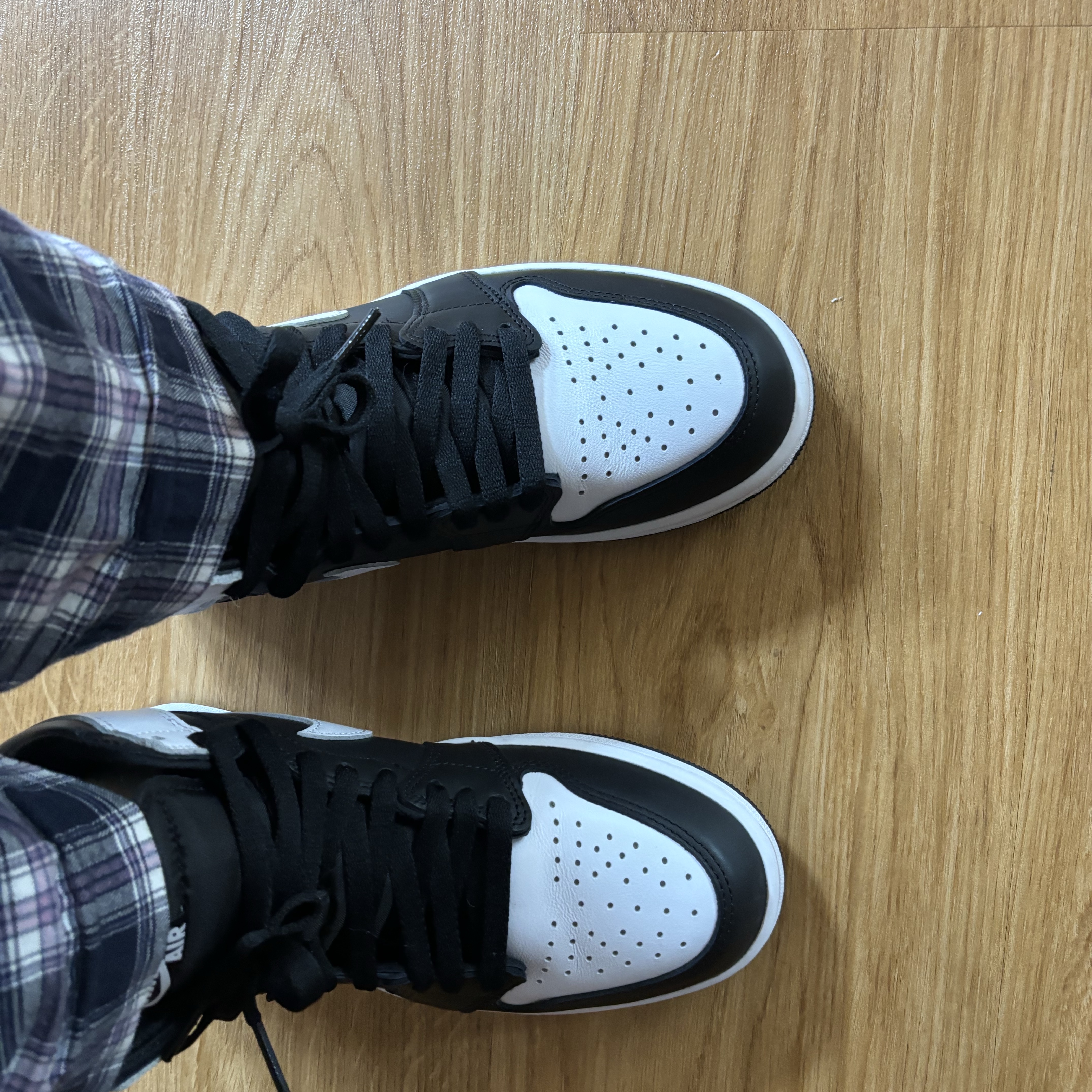 Jordan 1 High FlyEase Black White 착용 스타일 - 2