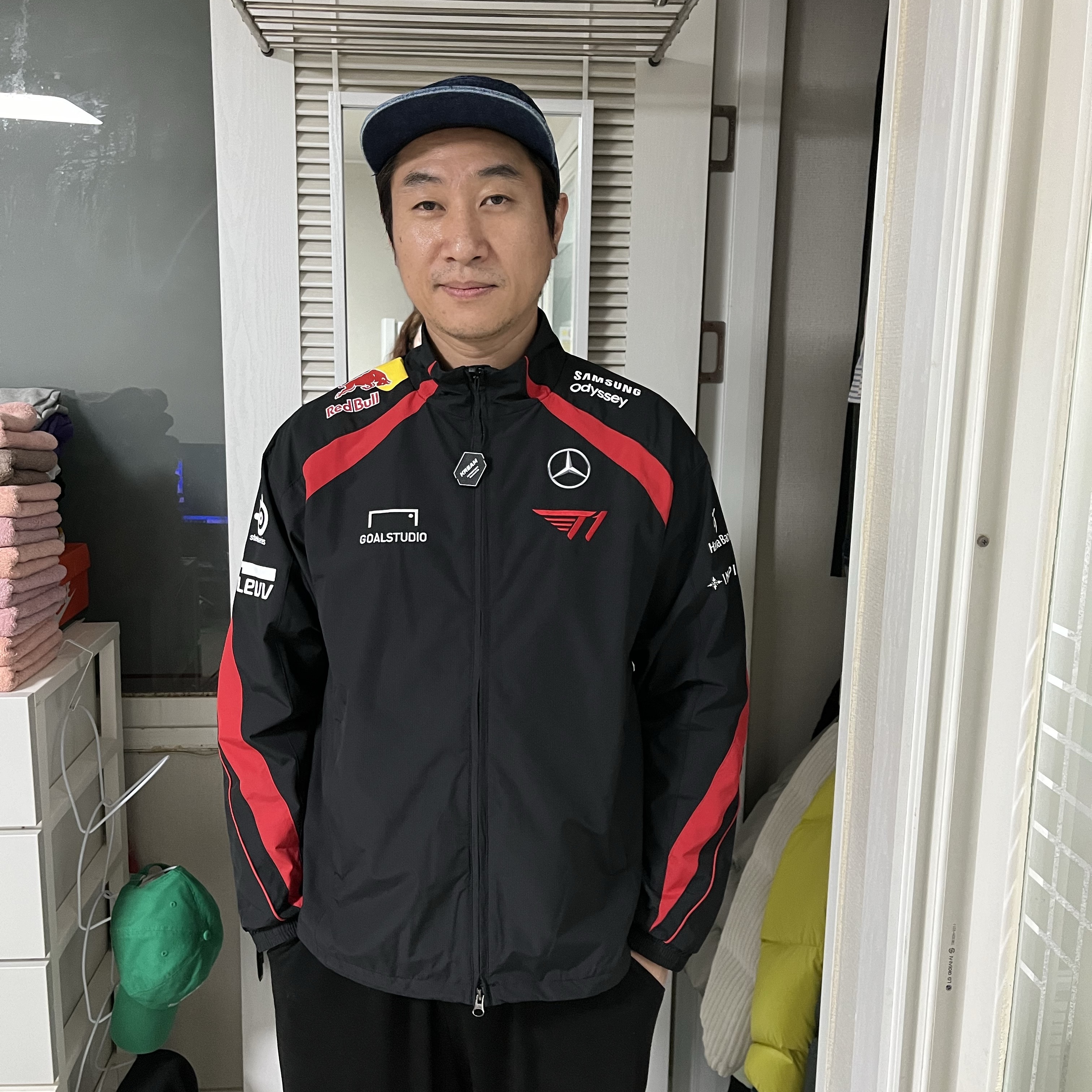 T1 2024 Summer LCK Uniform Jacket Black (Non Marking Ver.) 착용 스타일