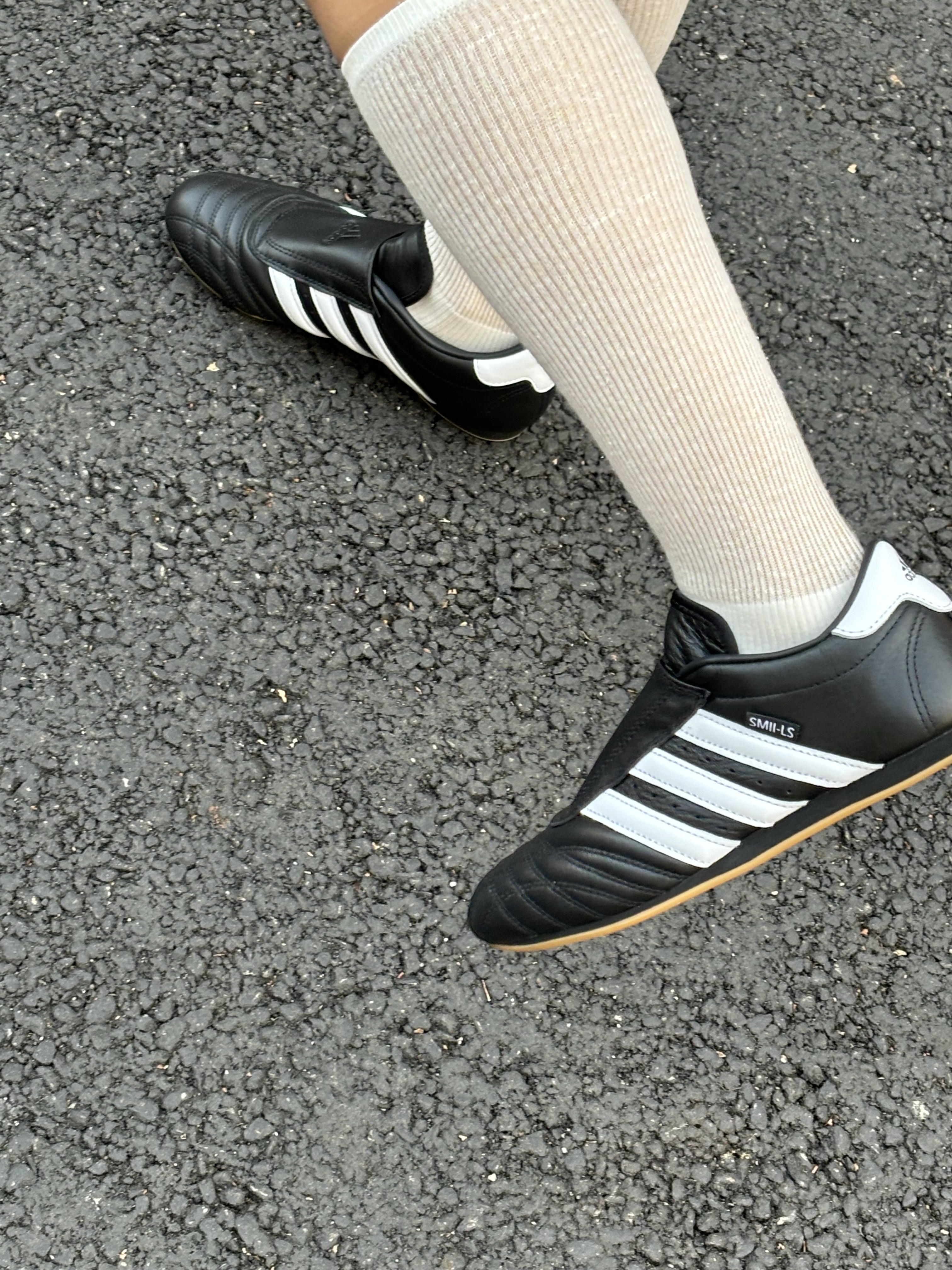 (W) Adidas Taekwondo Core Black Cloud White 착용 스타일 - 1