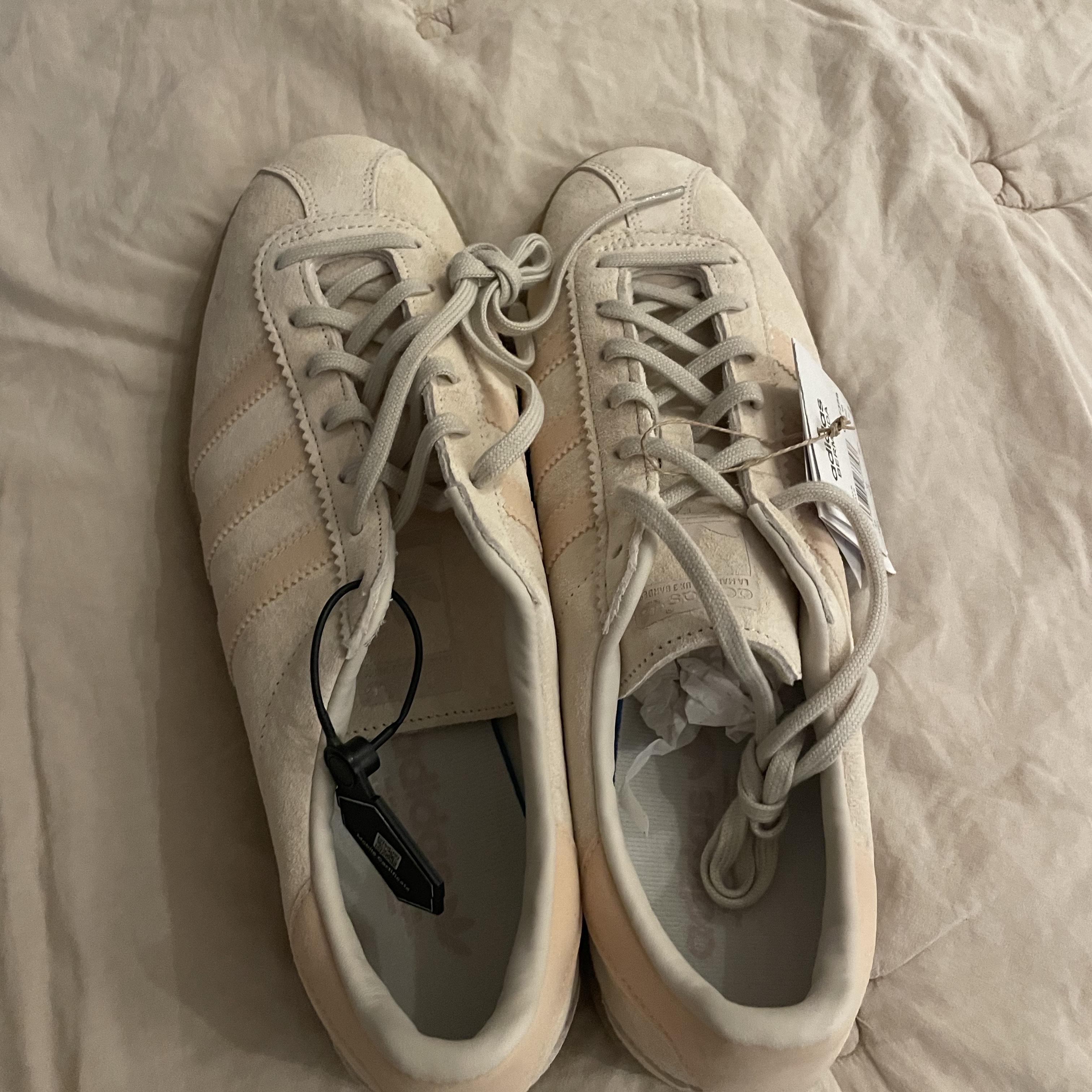 Adidas Bermuda Wonder White 착용 스타일