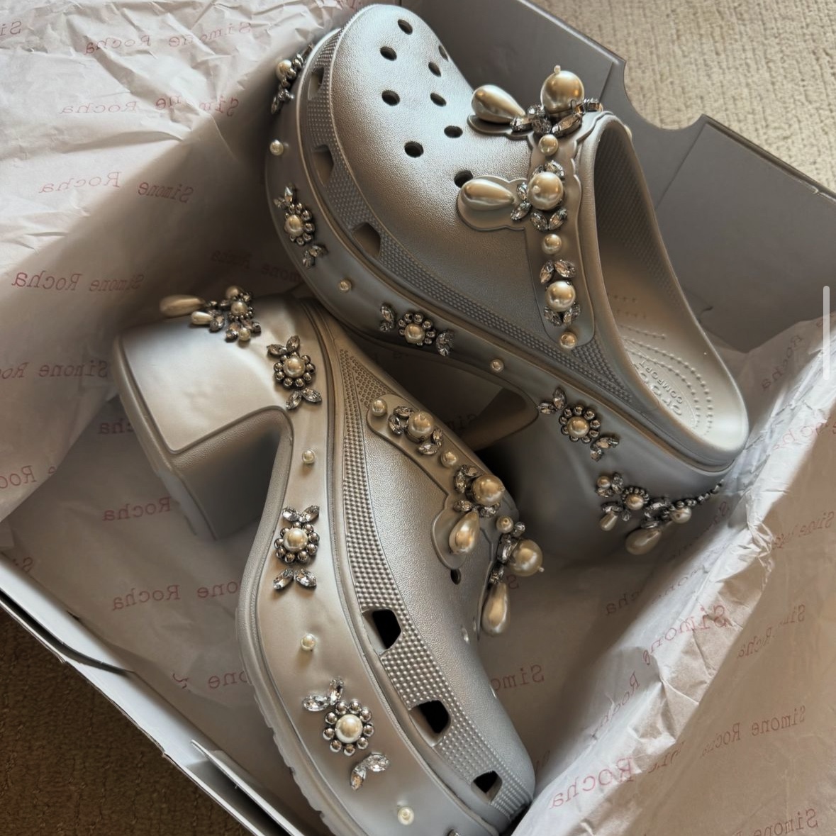 (W) Crocs x Simone Rocha Siren Clog Silver 착용 스타일