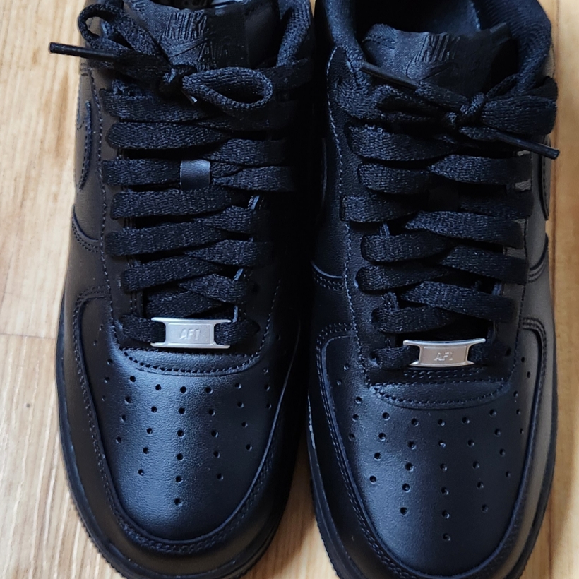 Nike Air Force 1 '07 Low Triple Black 착용 스타일 - 3