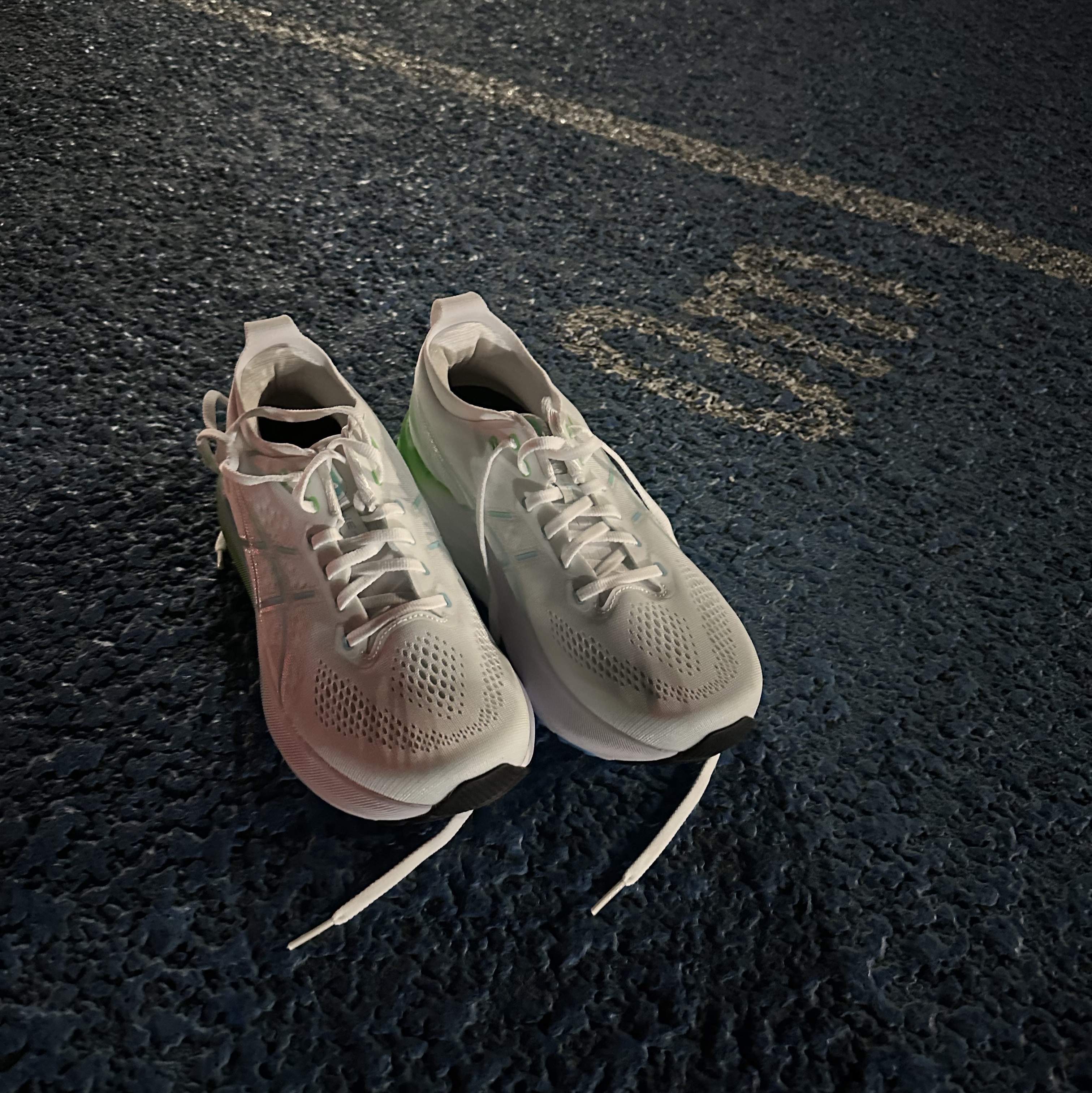 Asics Gel-Kayano 31 White Bright Cyan 착용 스타일