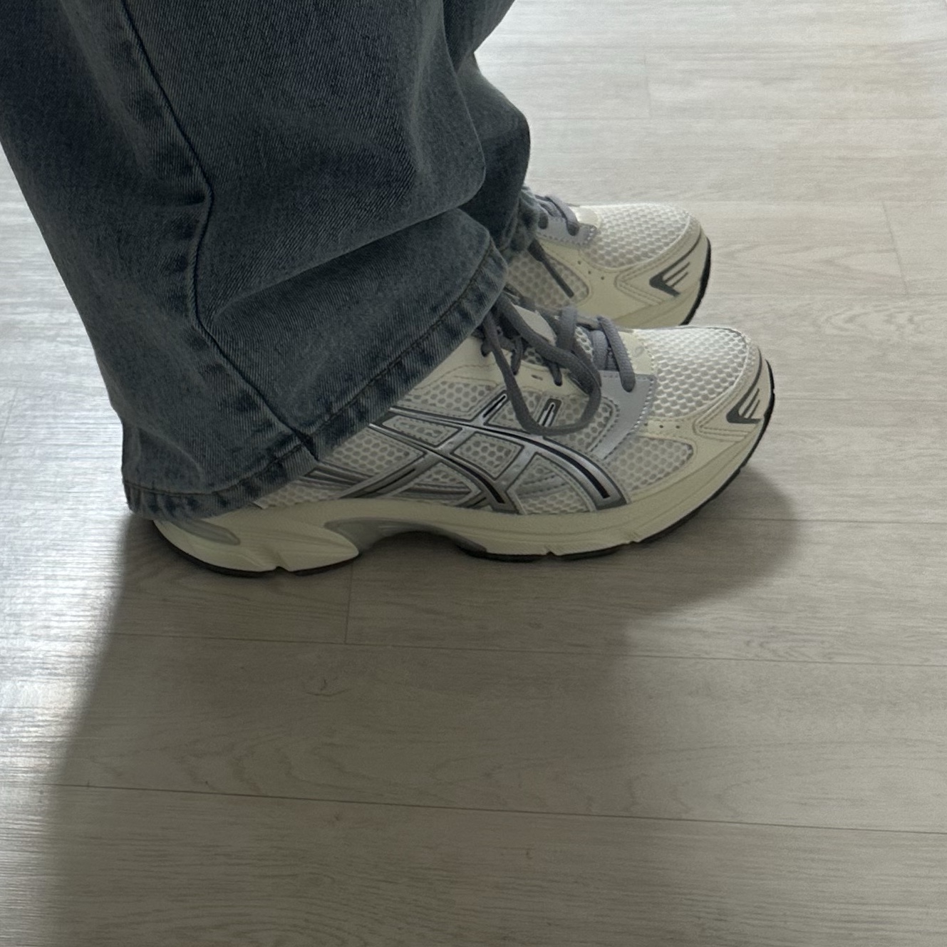 (W) Asics Gel-1130 Cream Clay Grey 착용 스타일