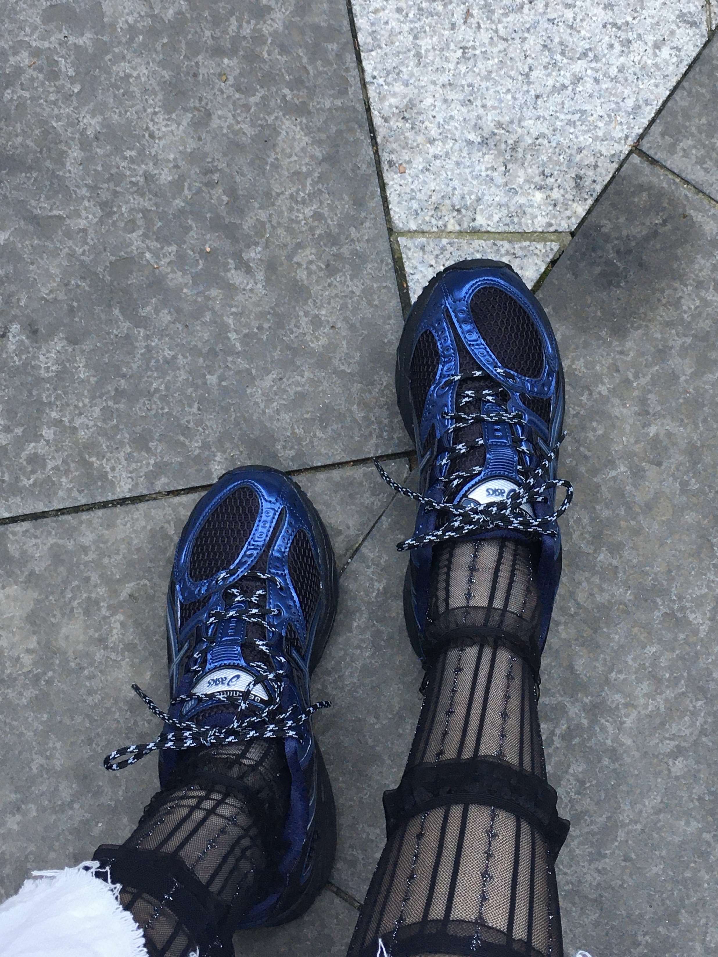 Asics Gel-Nimbus 10.1 Black Grand Shark 착용 스타일 - 2