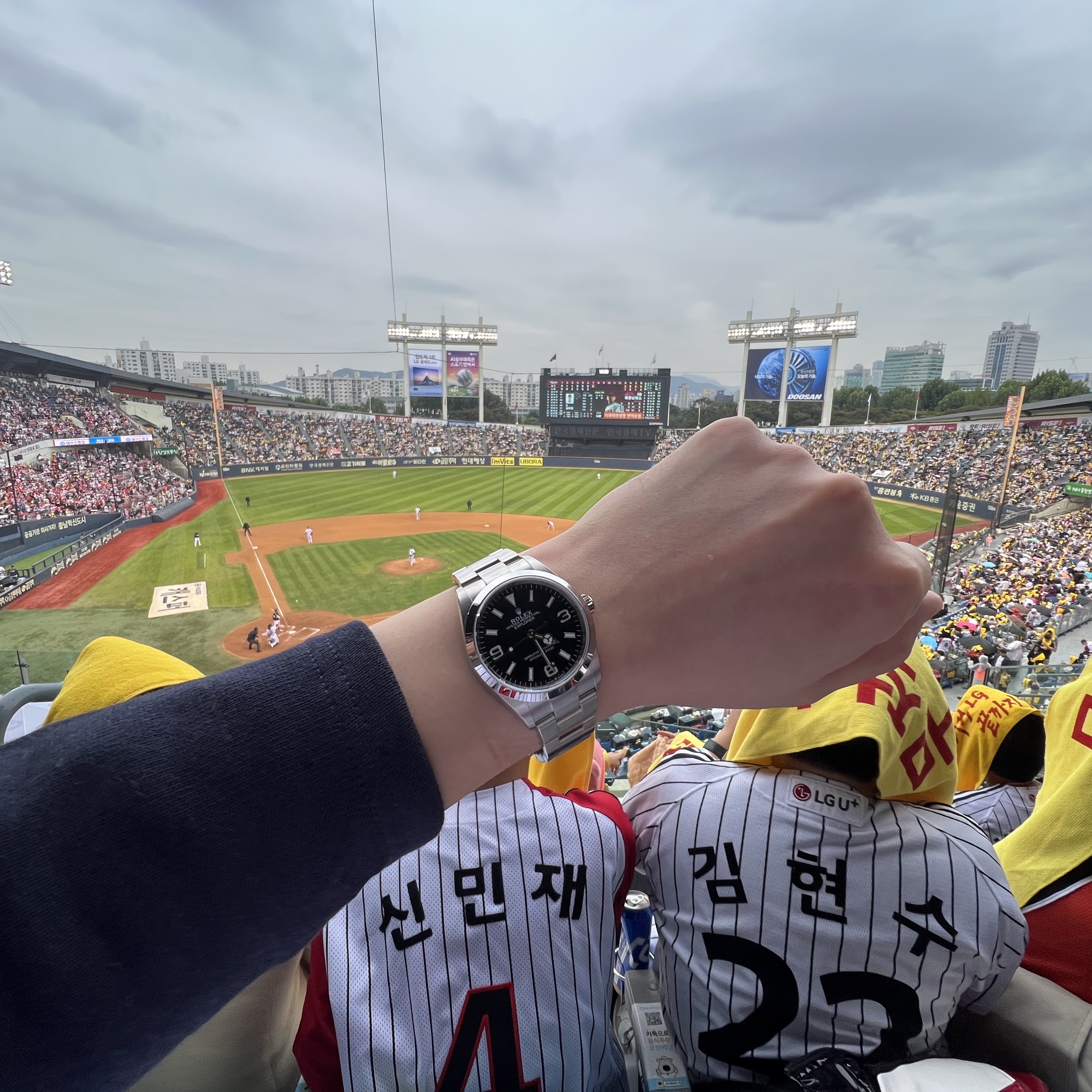 Rolex Explorer 36mm 124270 Black Oyster 착용 스타일