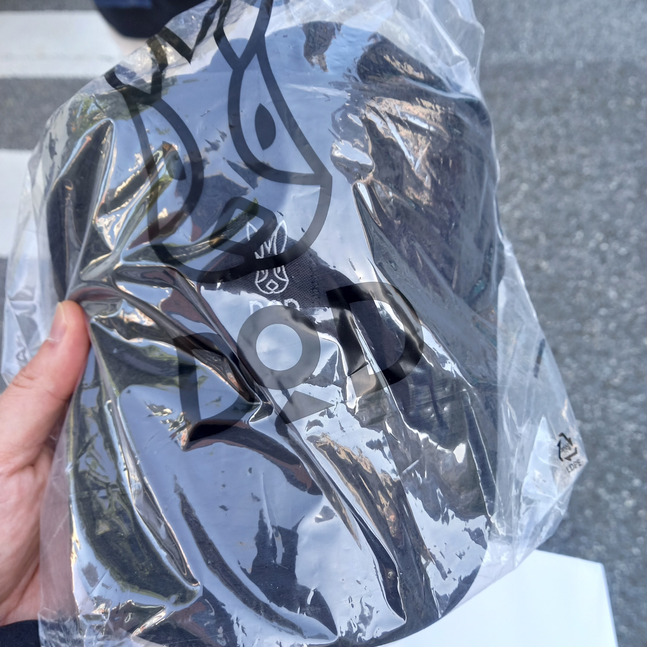 Arc'teryx Cronin Cotton Overshirt Black, Longchamp Le Pliage Original Tote Bag M Black 착용 스타일 - 3