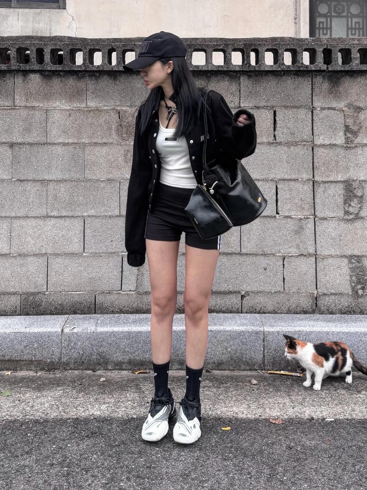 (W) Balenciaga Tyrex Sneakers Black White, Bohemian Seoul Signature Logo Pigment Ball Cap Black 착용 스타일