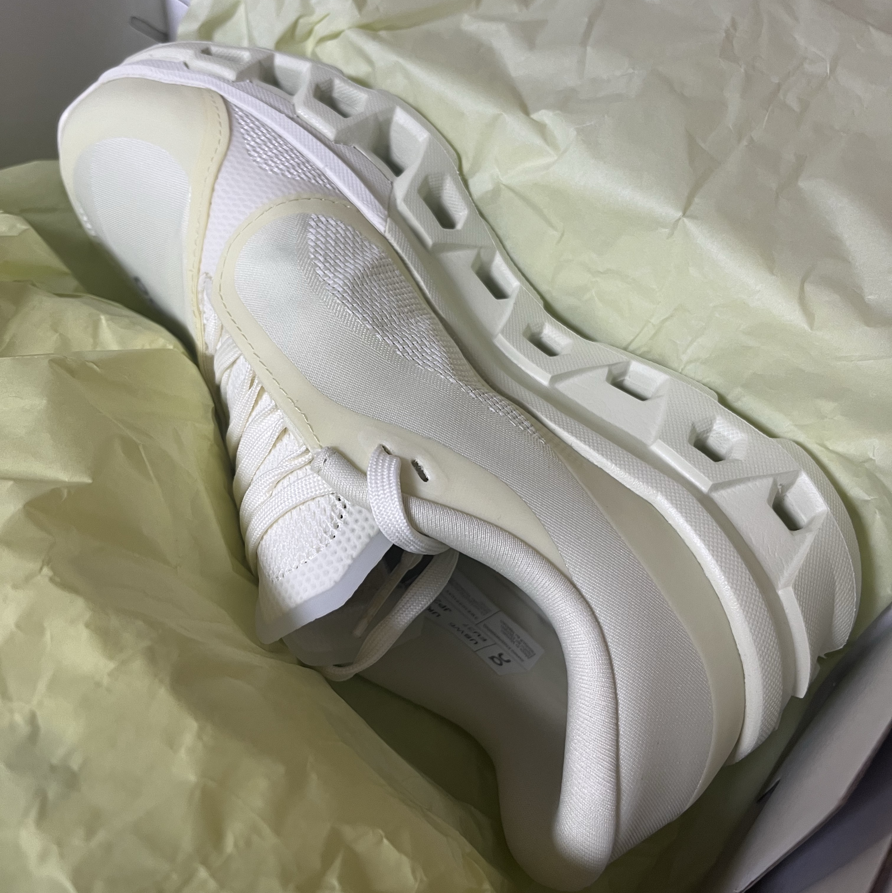 (W) On Running x Post Archive Faction (Paf) Cloudmonster 2 Seedling White 착용 스타일