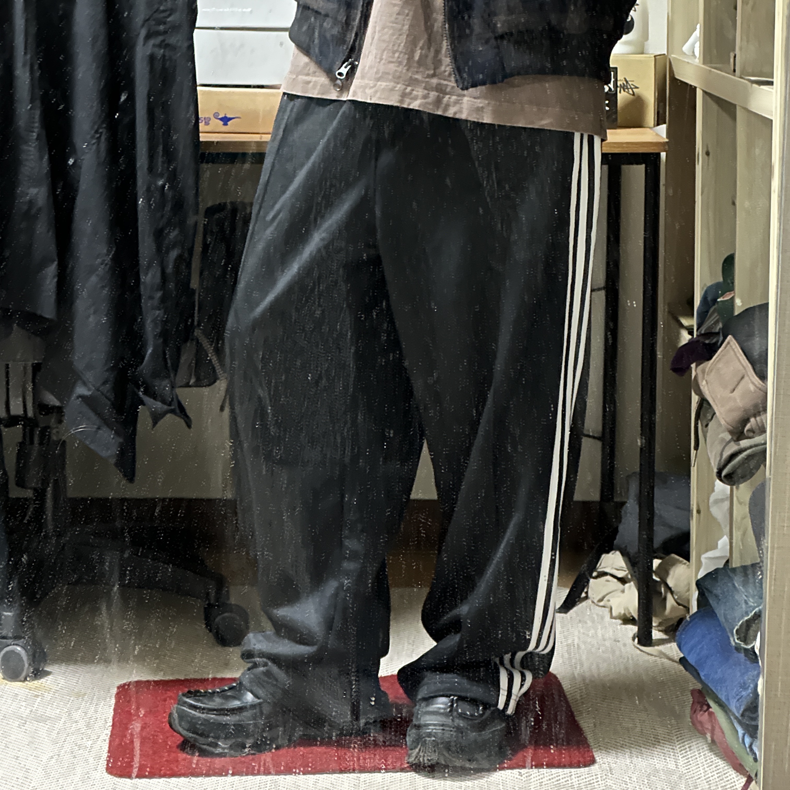 Adidas Adicolor Baggy Fit Firebird Track Pants Black - KR Sizing, Mizuno Wave Prophecy MOC Black 착용 스타일 - 2