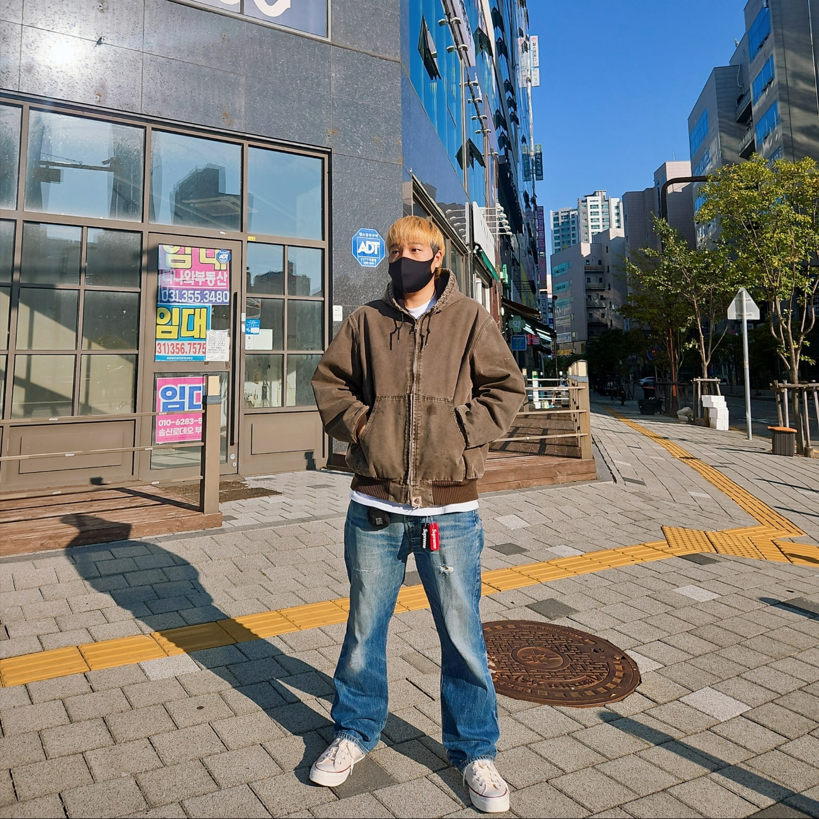 Converse Chuck 70 Ox Parchment, Supreme Floating Keychain Black - 23FW 착용 스타일 - 1