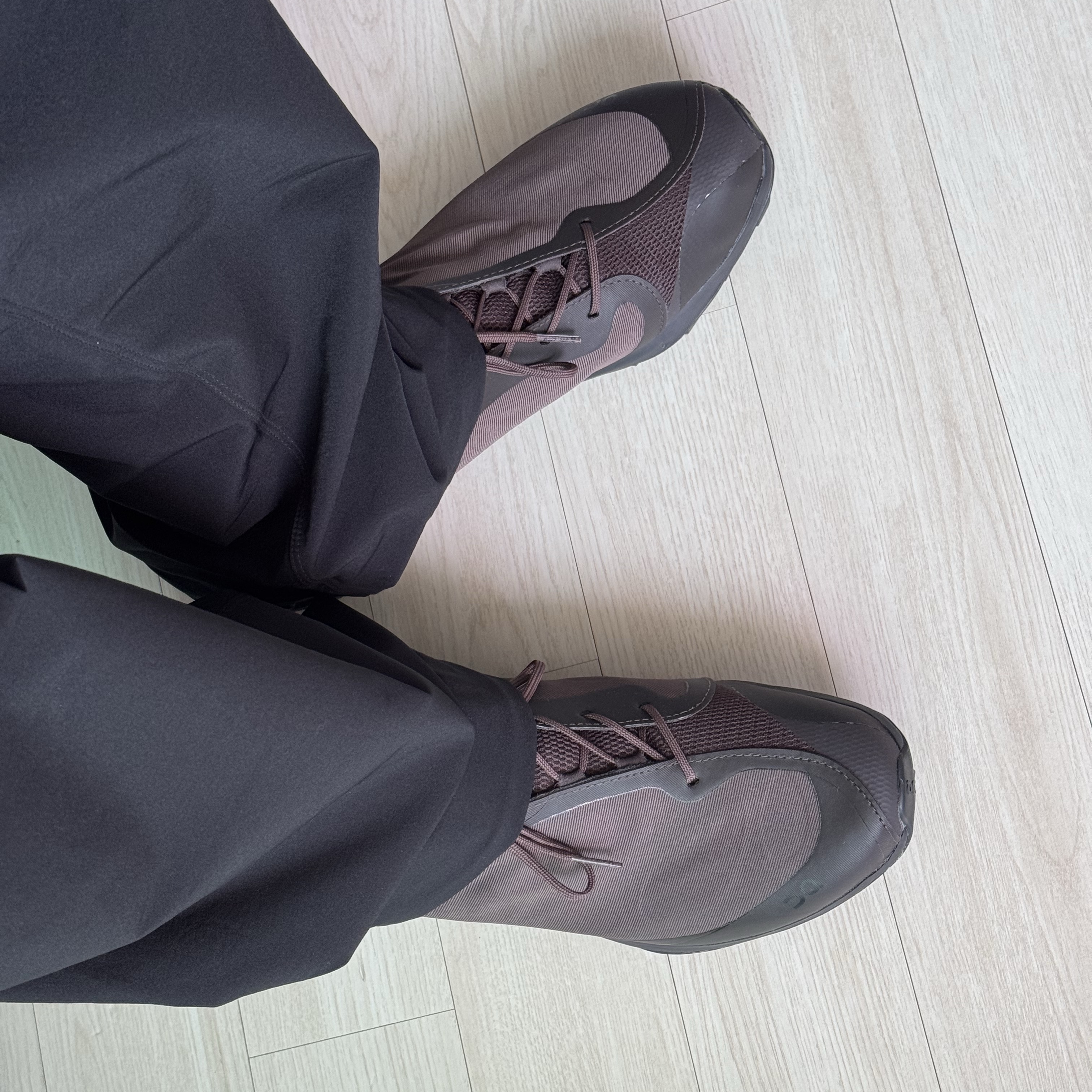 On Running x Post Archive Faction (Paf) Cloudventure Peak Cacao Espresso 착용 스타일