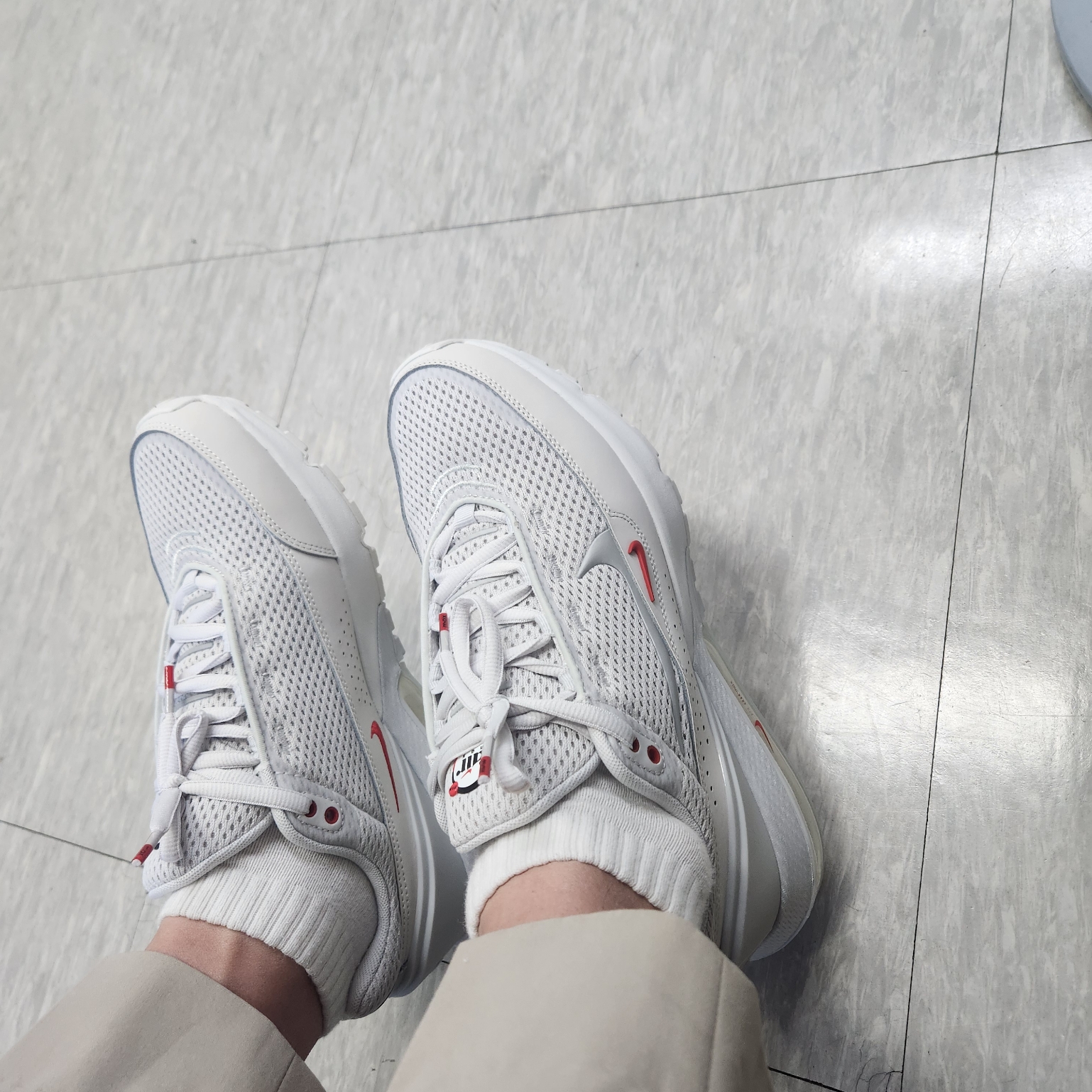 Nike Air Max Pulse Phantom 착용 스타일