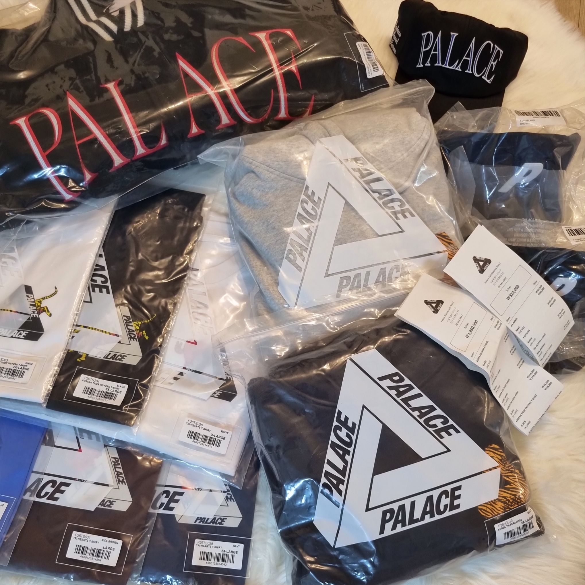 Palace Korea Varsity Jacket Black - 24SS, Palace Korea Hoodie Grey - 24SS 착용 스타일 - 1