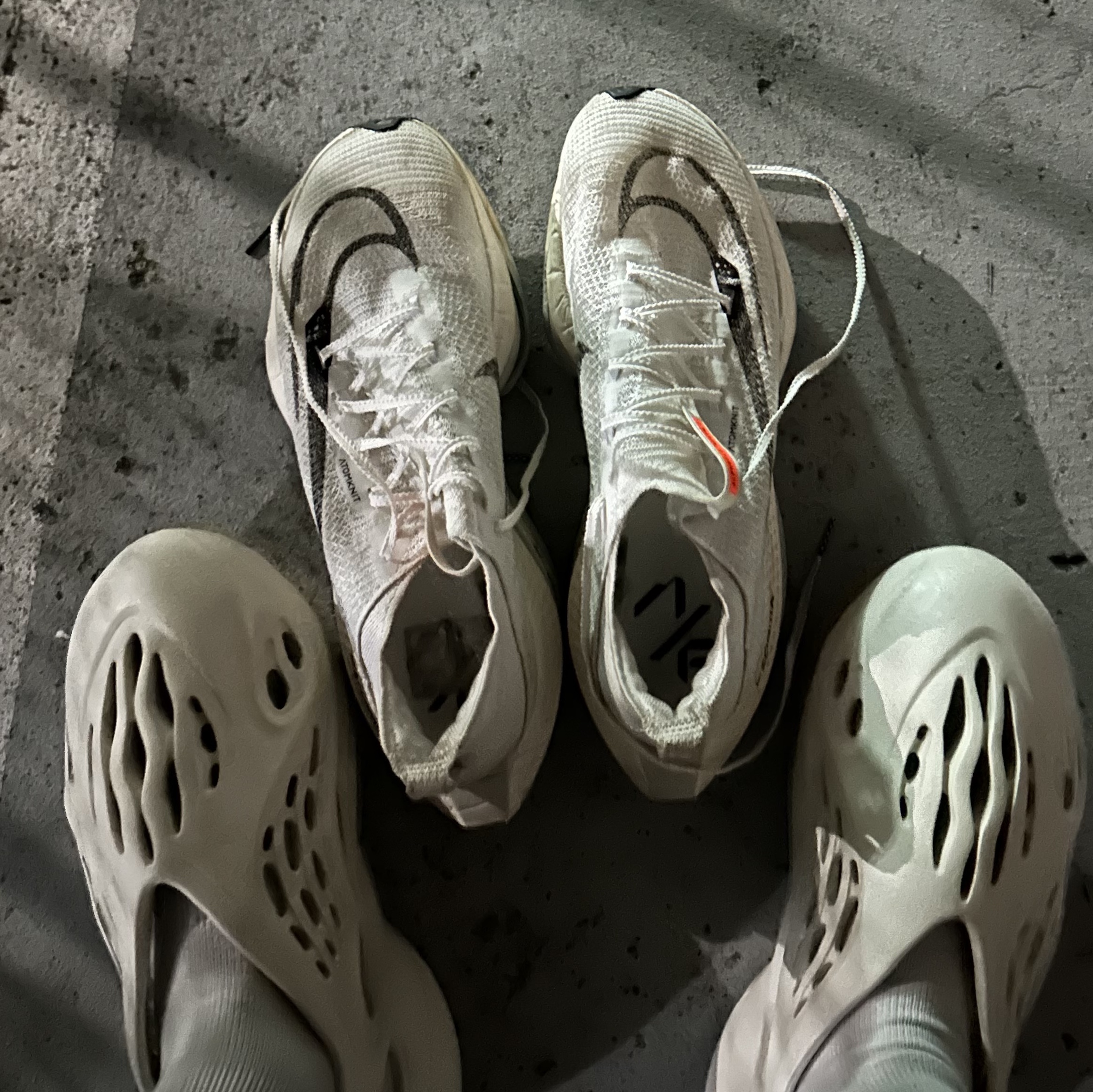 Adidas Yeezy Foam RNNR Ararat, Nike Air Zoom Alphafly Next% 2 Proto White 착용 스타일