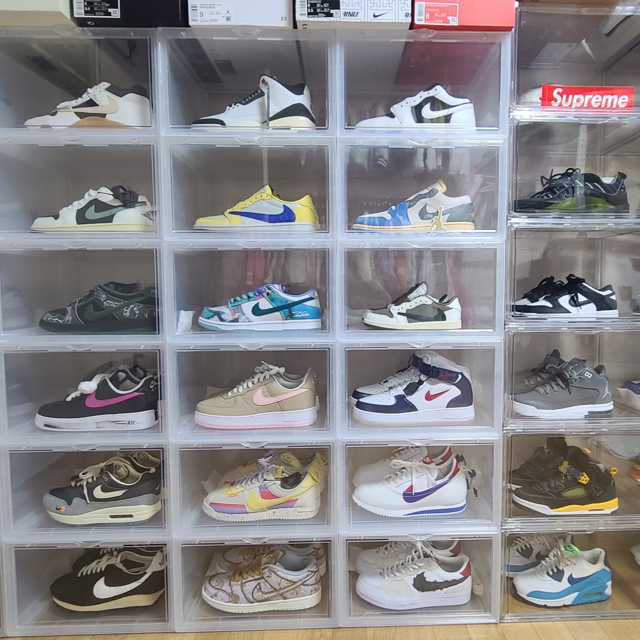 (W) Jordan 1 x Travis Scott Retro Low OG SP Canary 착용 스타일 - 3