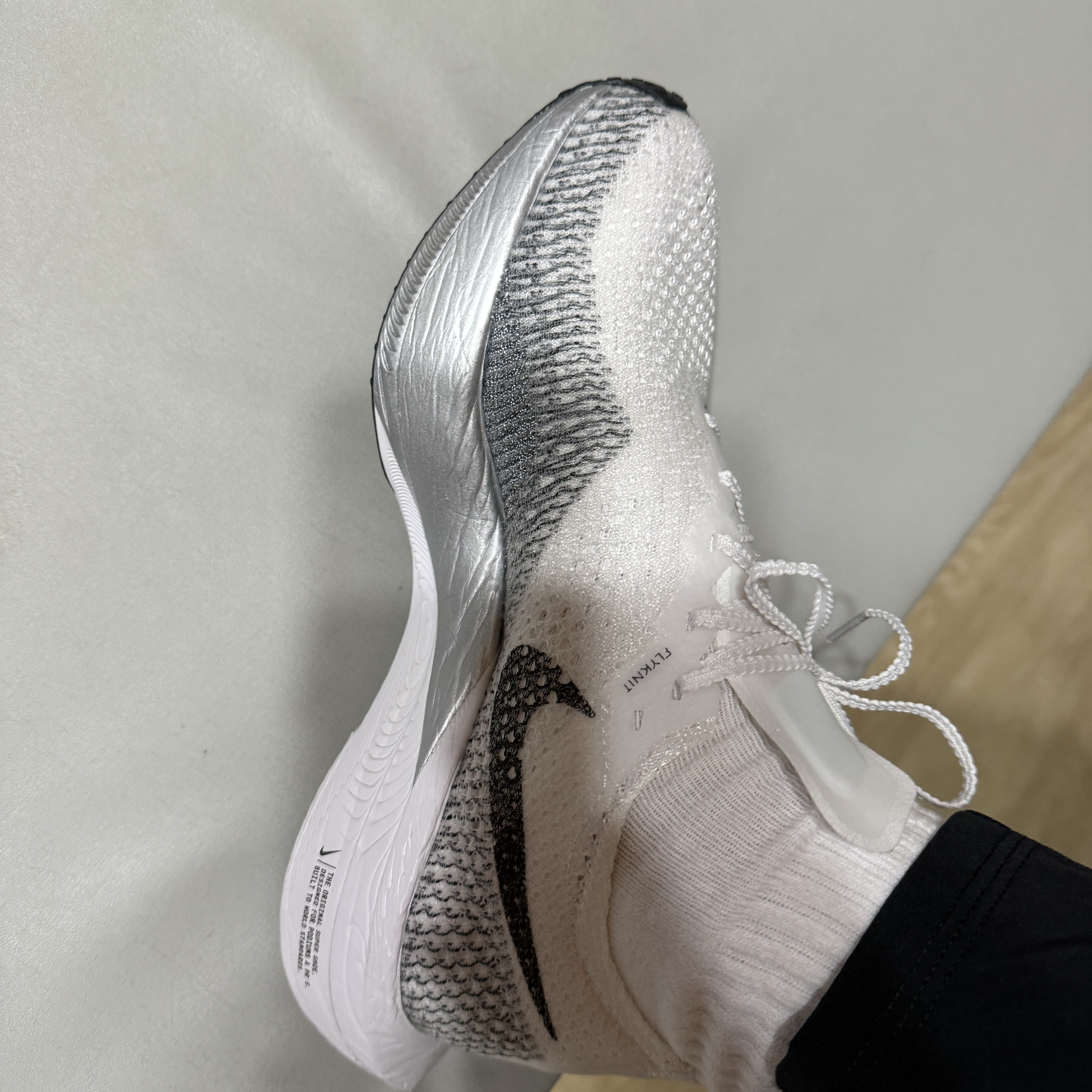 Nike ZoomX Vaporfly Next% 3 White Grey 착용 스타일 - 2
