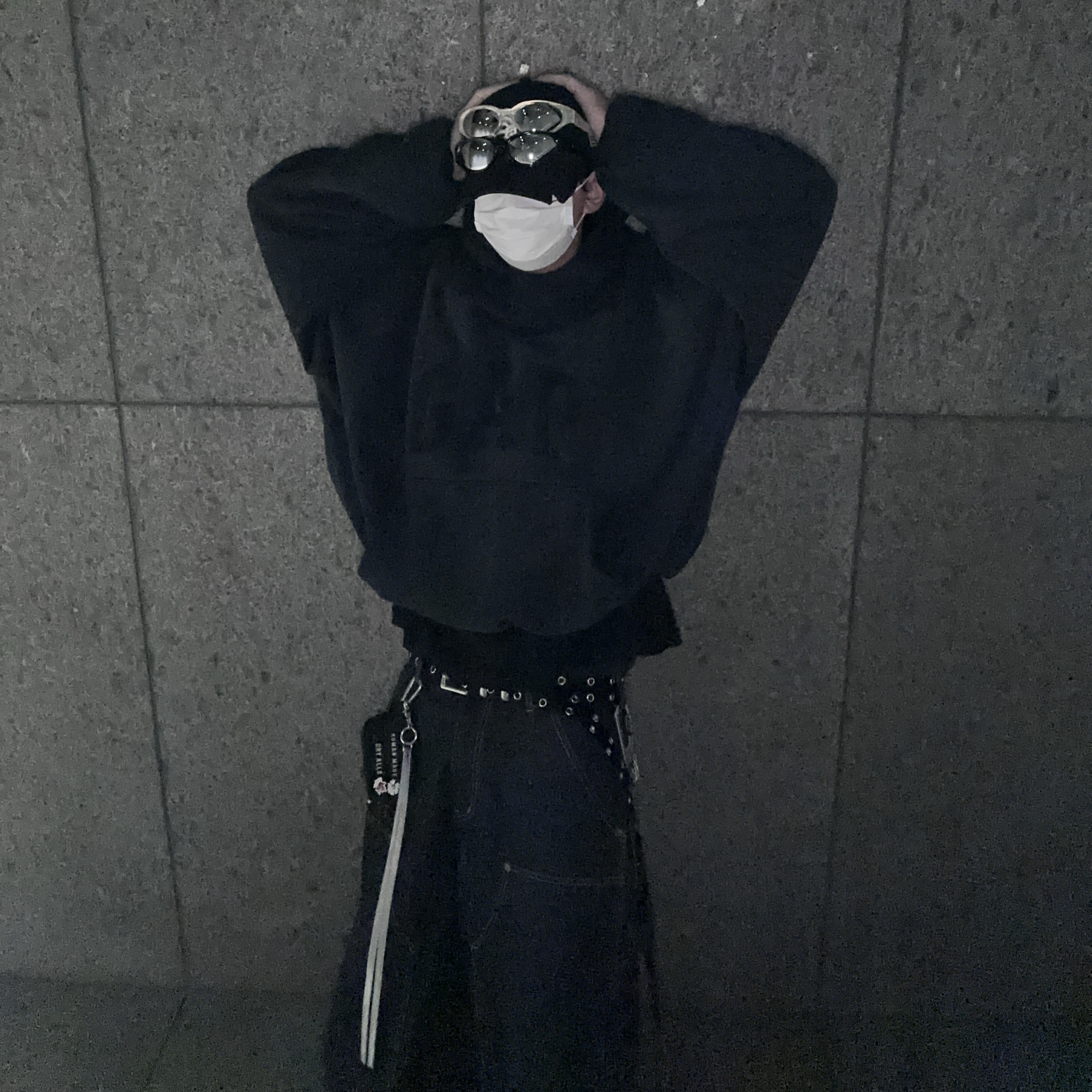 Yeezy Gap Engineered By Balenciaga Dove Hoodie Washed Black, Human Made Military Card Case Black 착용 스타일