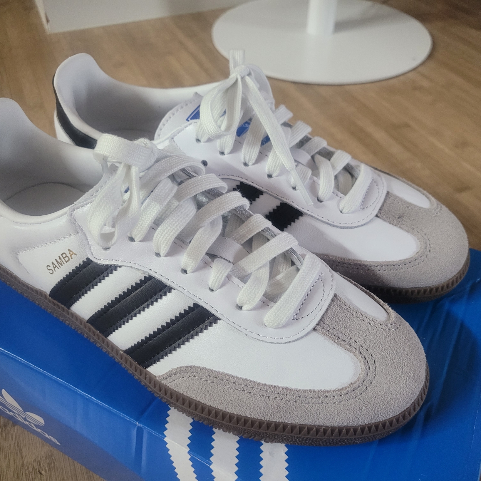 Adidas Samba OG Cloud White 착용 스타일