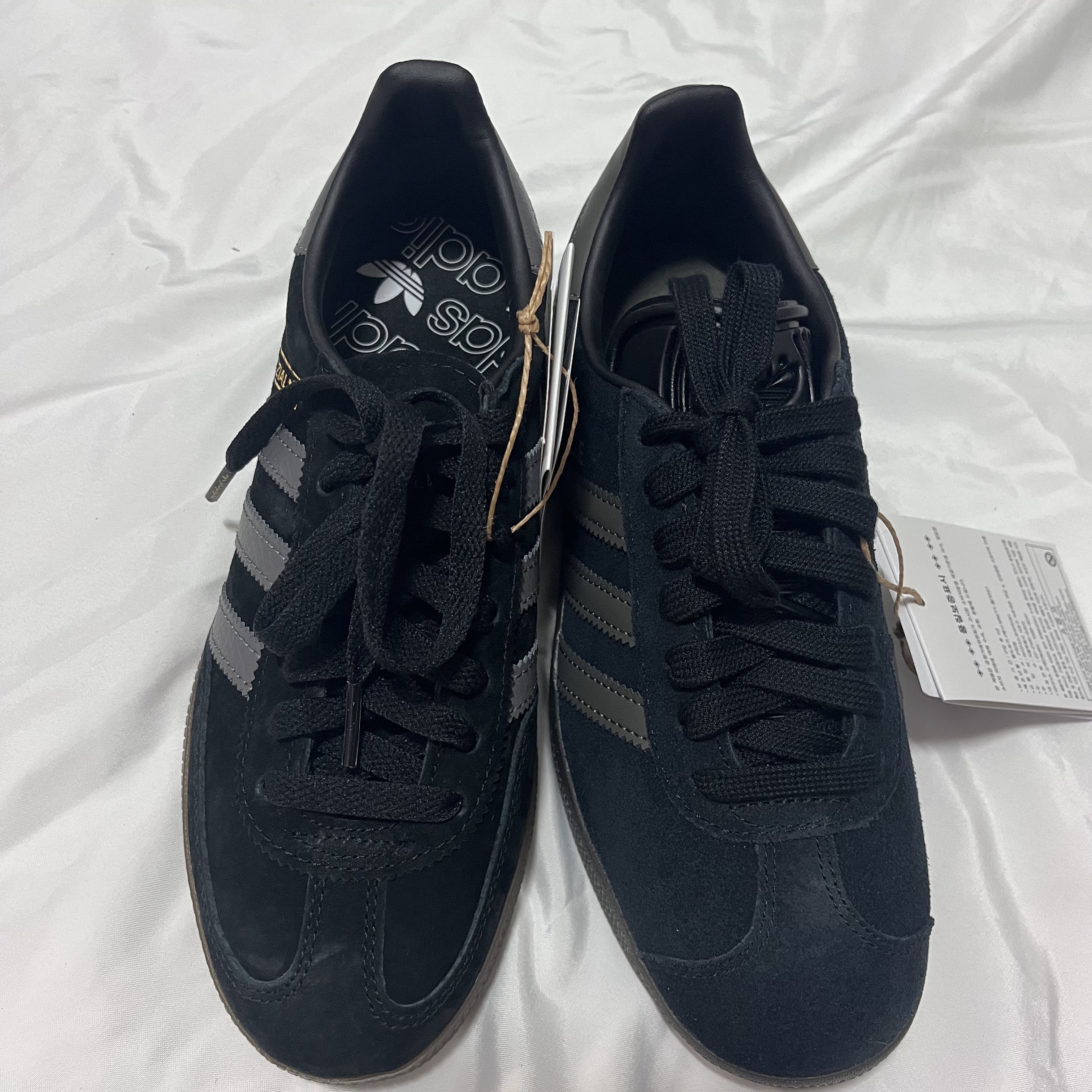 Adidas Spezial Handball Core Black Gum, Adidas Gazelle Core Black Gold Metallic Gum 착용 스타일 - 2