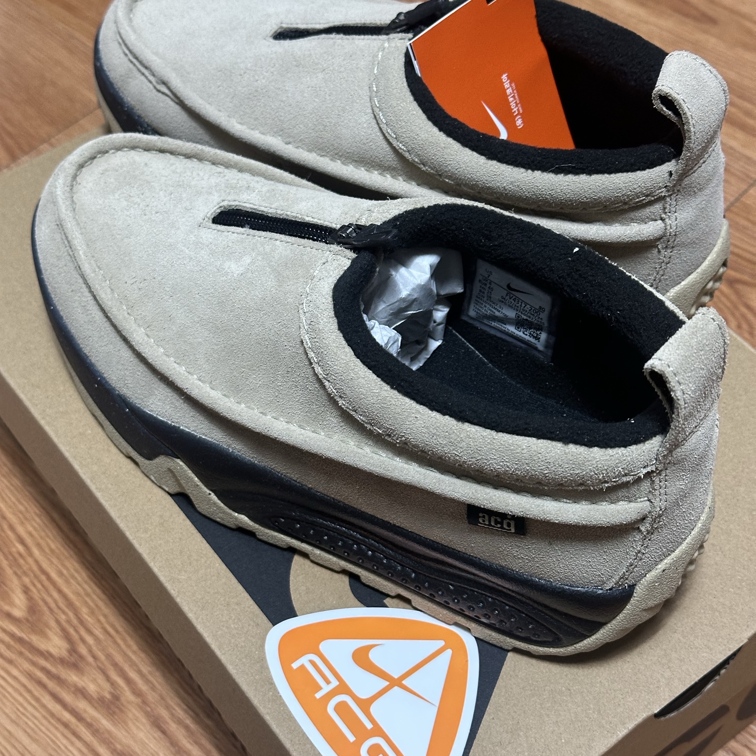Nike ACG Izy Khaki and Black 착용 스타일