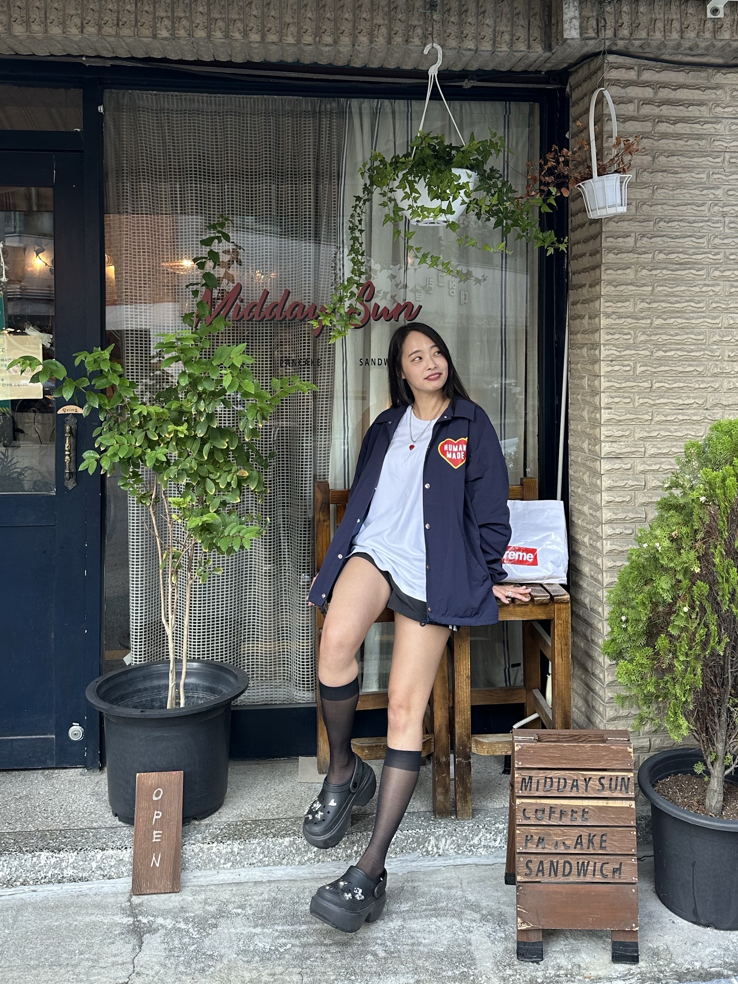 Crocs Stomp Clog Black, Human Made Coach Jacket Navy 착용 스타일 - 2