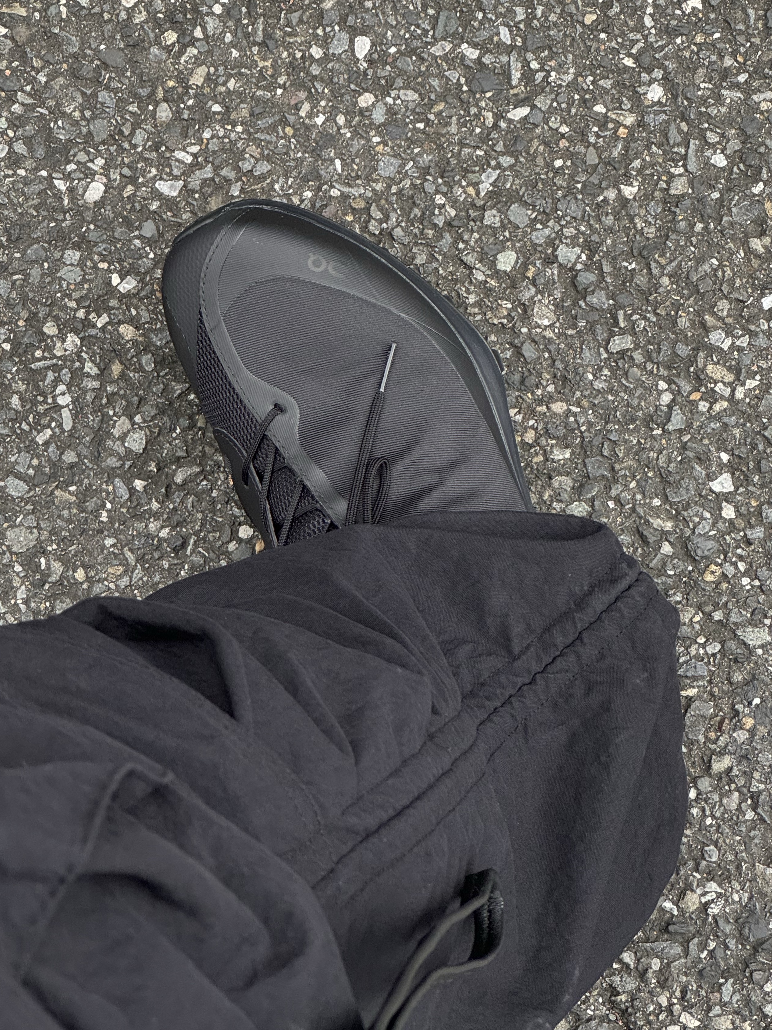 On Running x Post Archive Faction (Paf) Cloudventure Peak All Black 착용 스타일