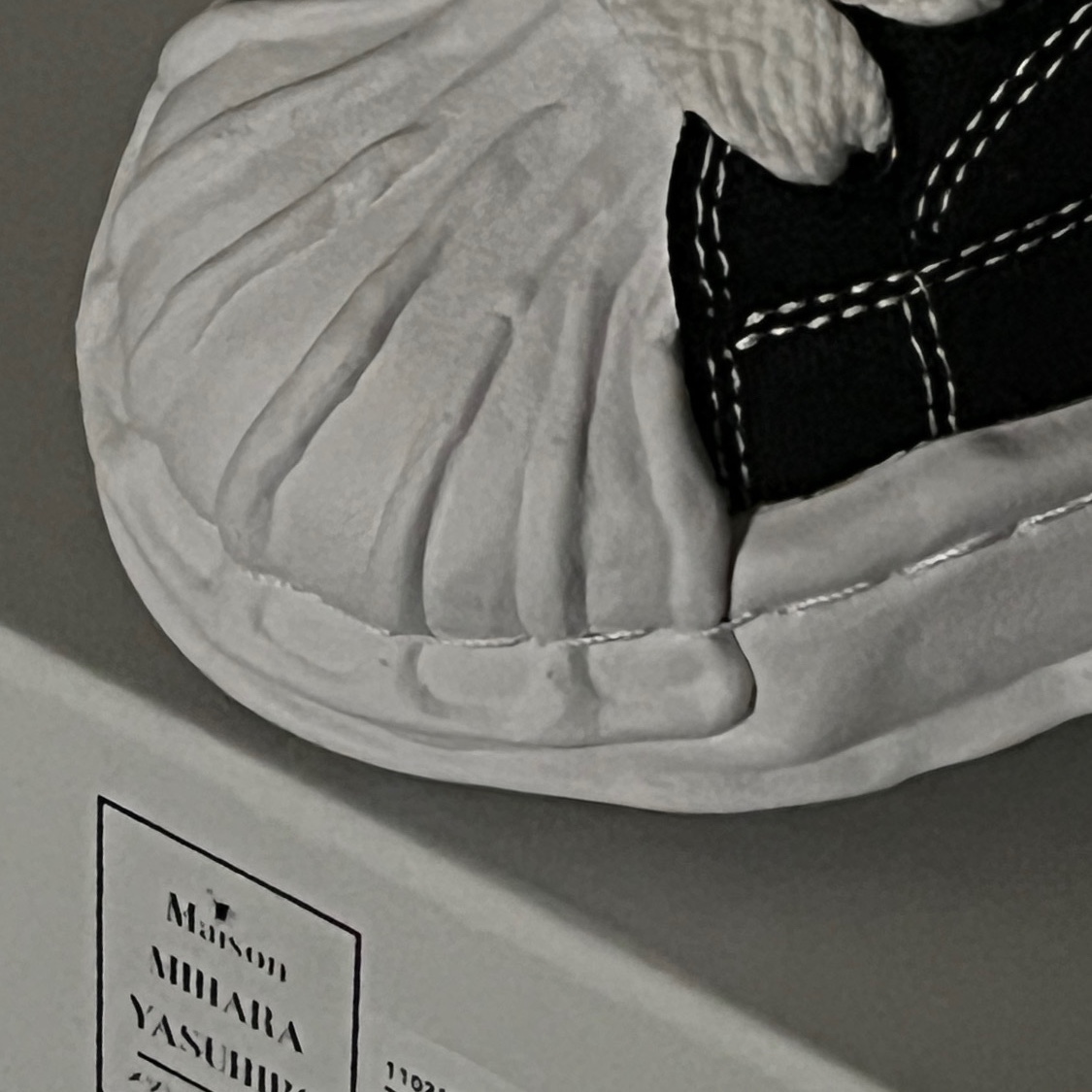 Maison Mihara Yasuhiro Blakey OG Sole Canvas Low-top Sneakers Black White 착용 스타일