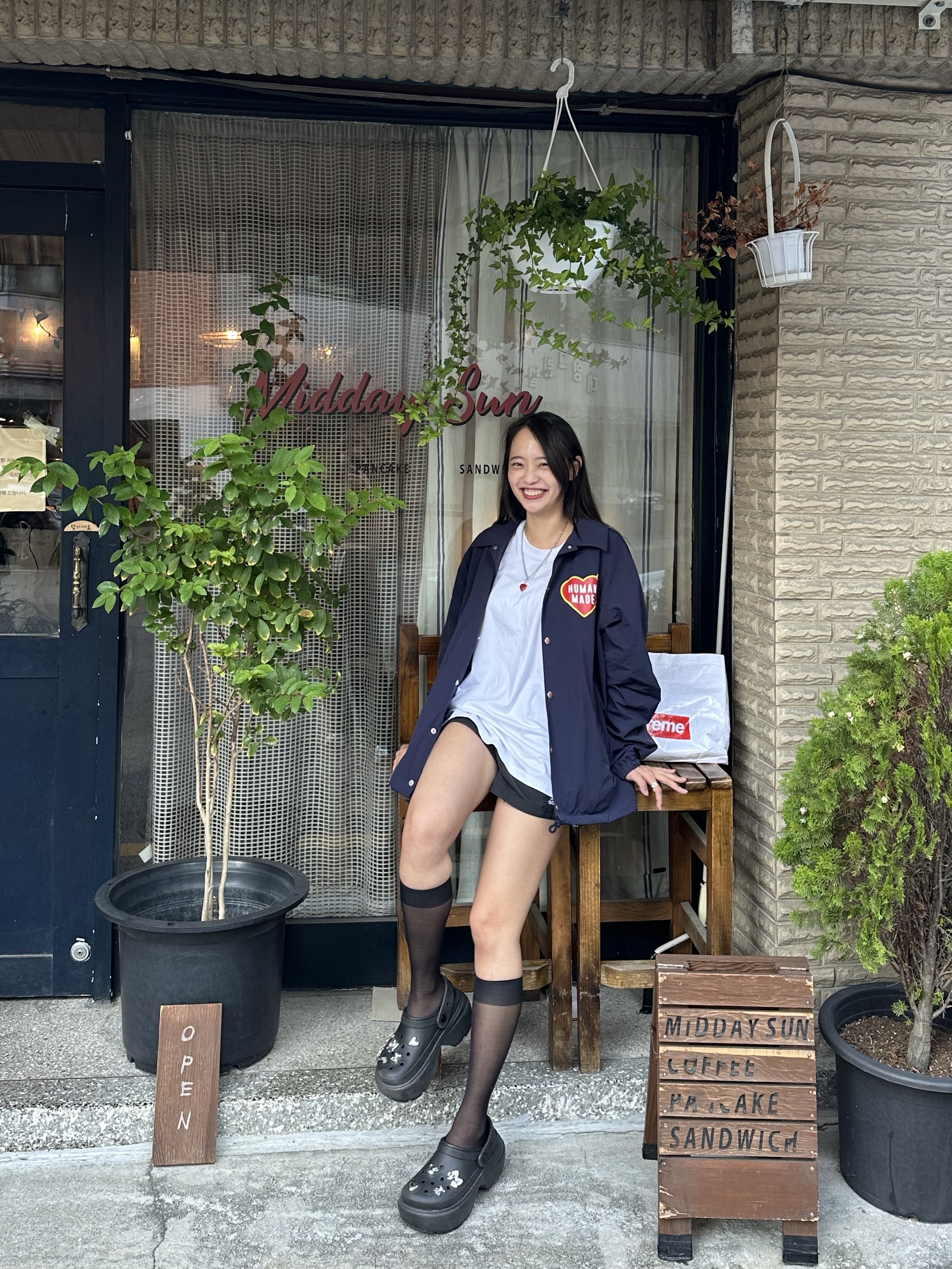 Crocs Stomp Clog Black, Human Made Coach Jacket Navy 착용 스타일 - 3