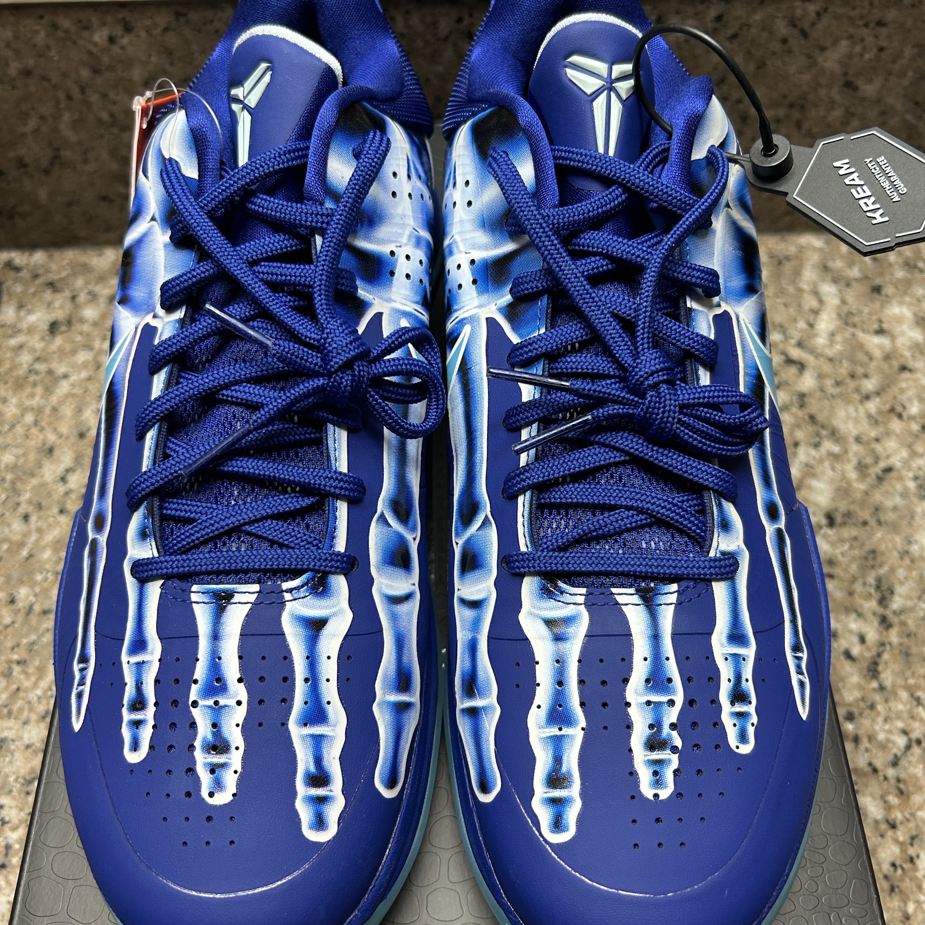 Nike Kobe 5 Protro Deep Royal Blue, Nike Kobe 5 Protro EYBL Forest Green 착용 스타일 - 1