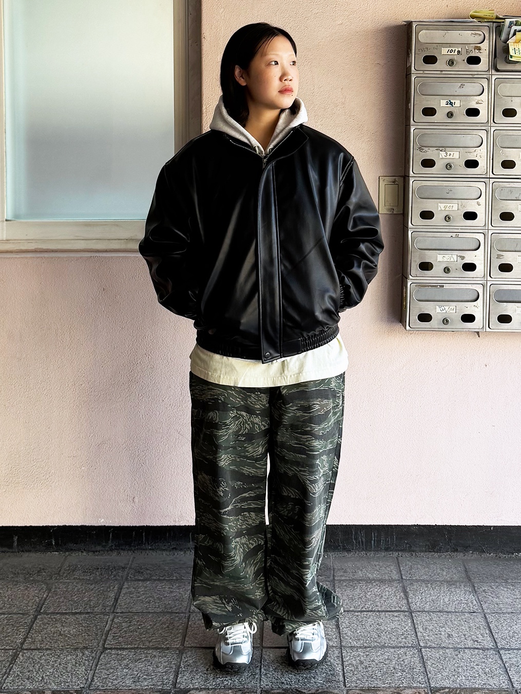 QT8 Garments TL Synthetic Leather Hidden Jacket Black, Fila Echappe MS Silver Moon 착용 스타일 - 1