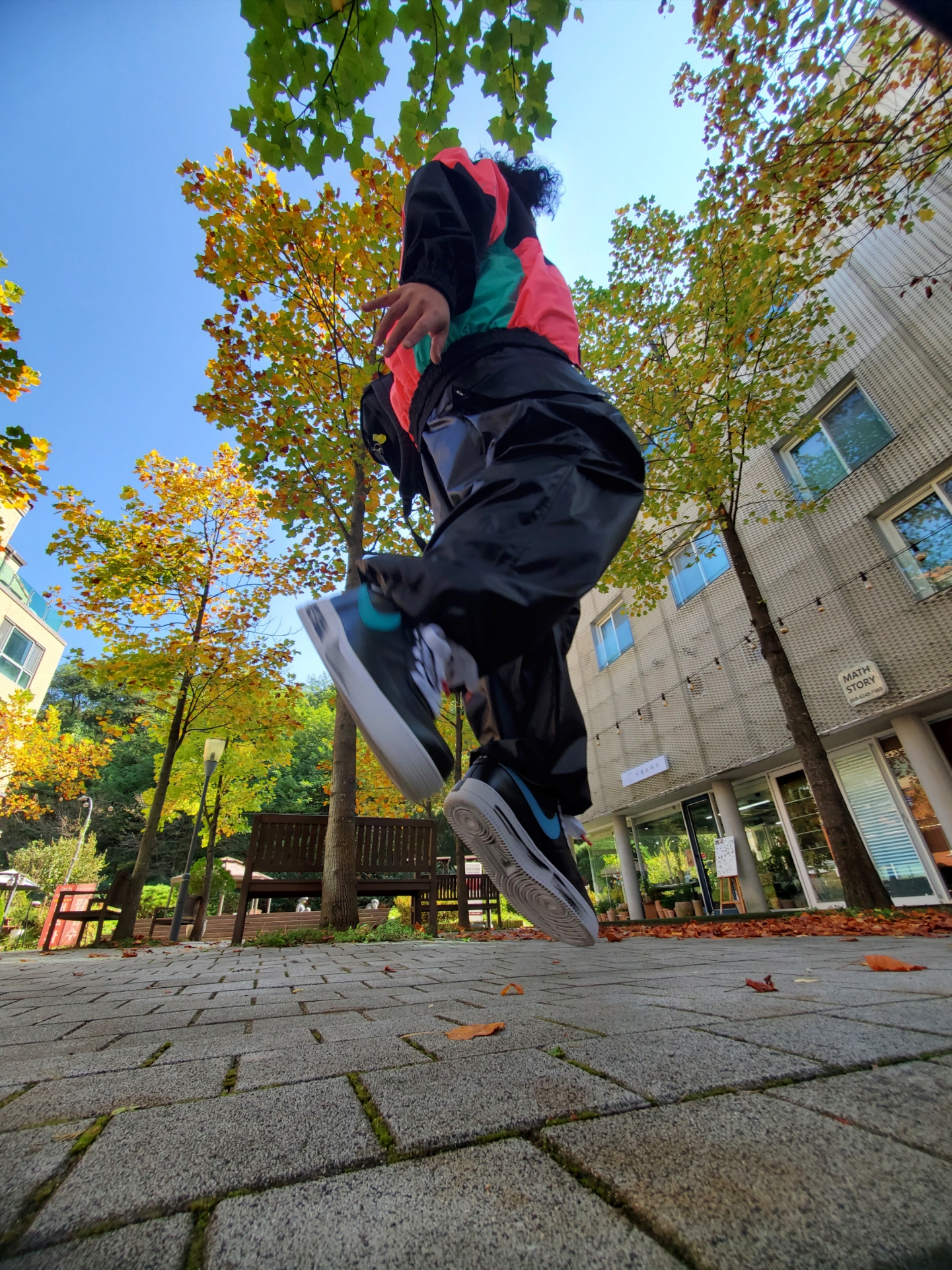 QT8 Garments TL Old Track Jacket Black/Red, Nike x Peaceminusone Air Force 1 Low Para-Noise 3.0 Black and Multicolor 착용 스타일 - 2