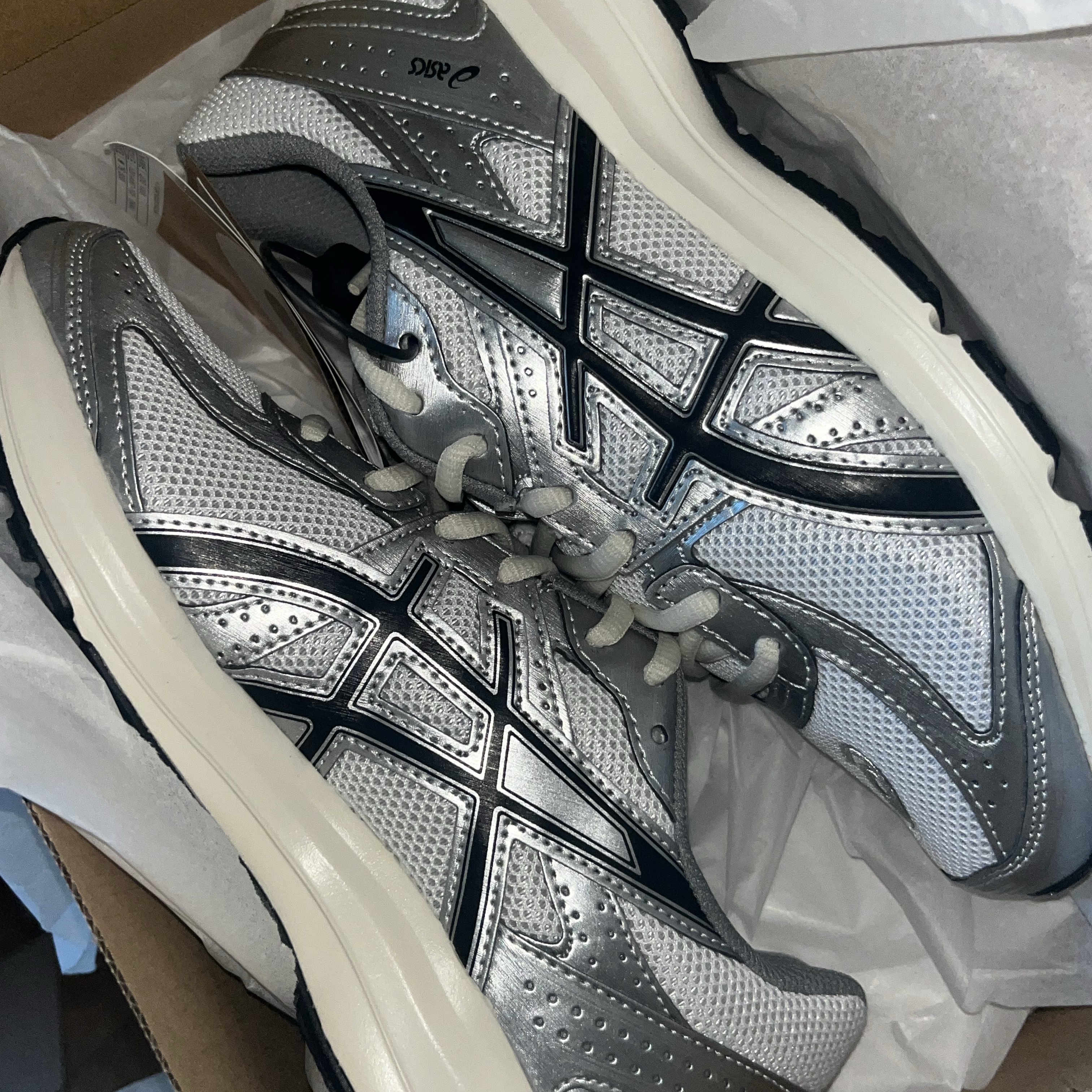 Asics Jog 100 S White Black - 2E Wide 착용 스타일 - 2