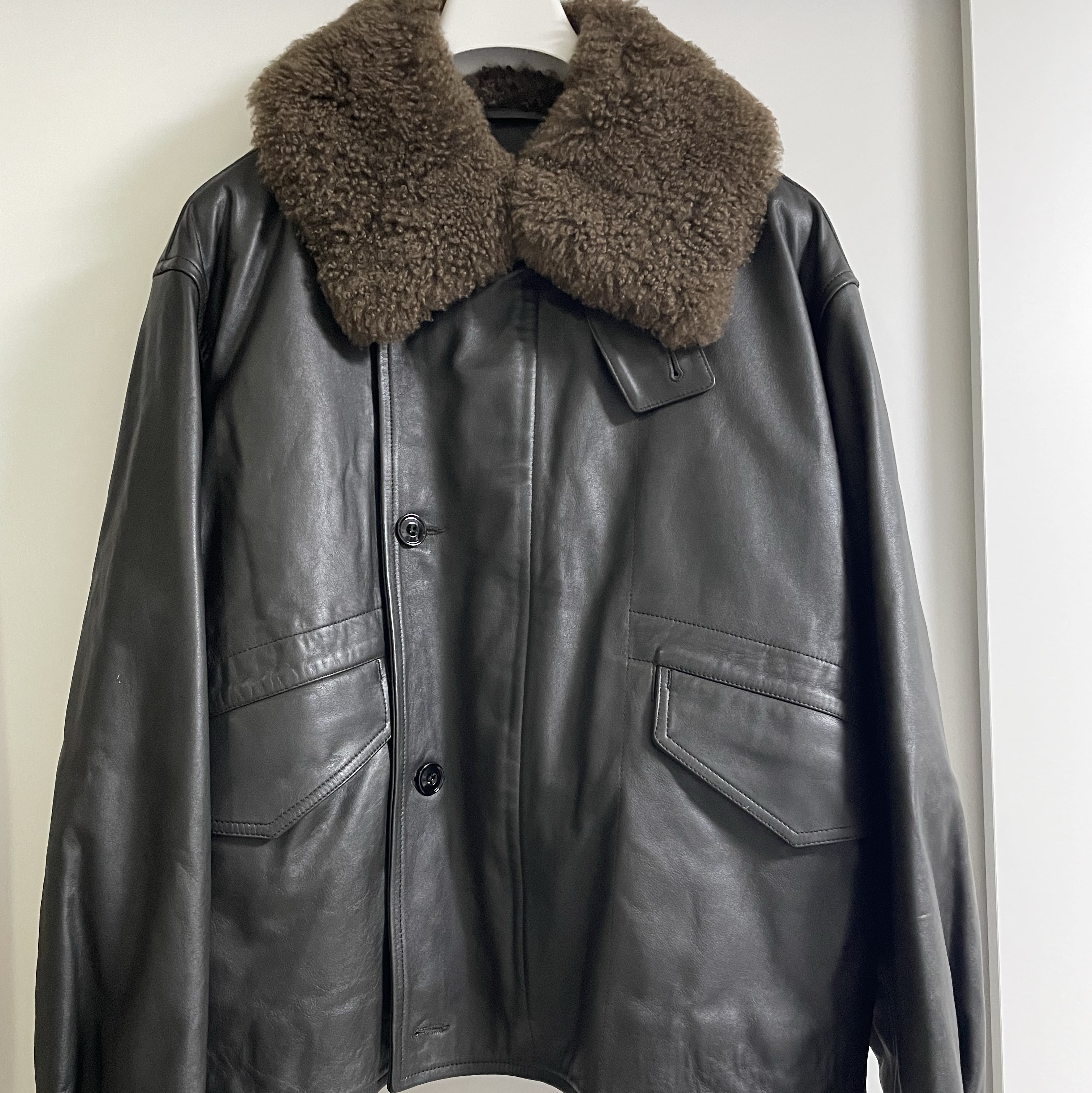 Lemaire Quilted Soft Nappa Cow Leather Blouson Dark Espresso 착용 스타일