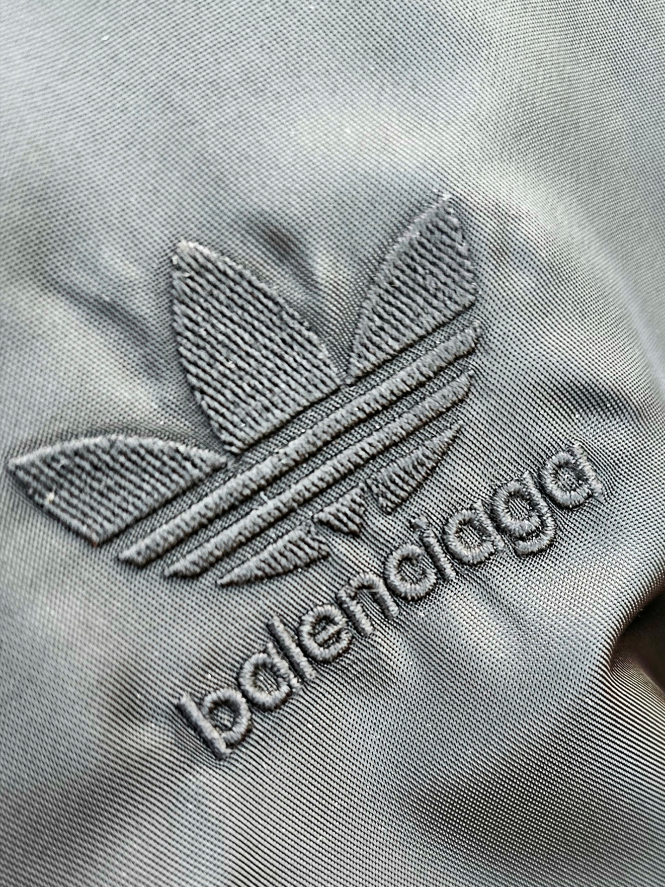 Balenciaga x Adidas Bomber Jacket Black, Balenciaga 10XL Sneakers White Grey Silver Black 착용 스타일 - 8