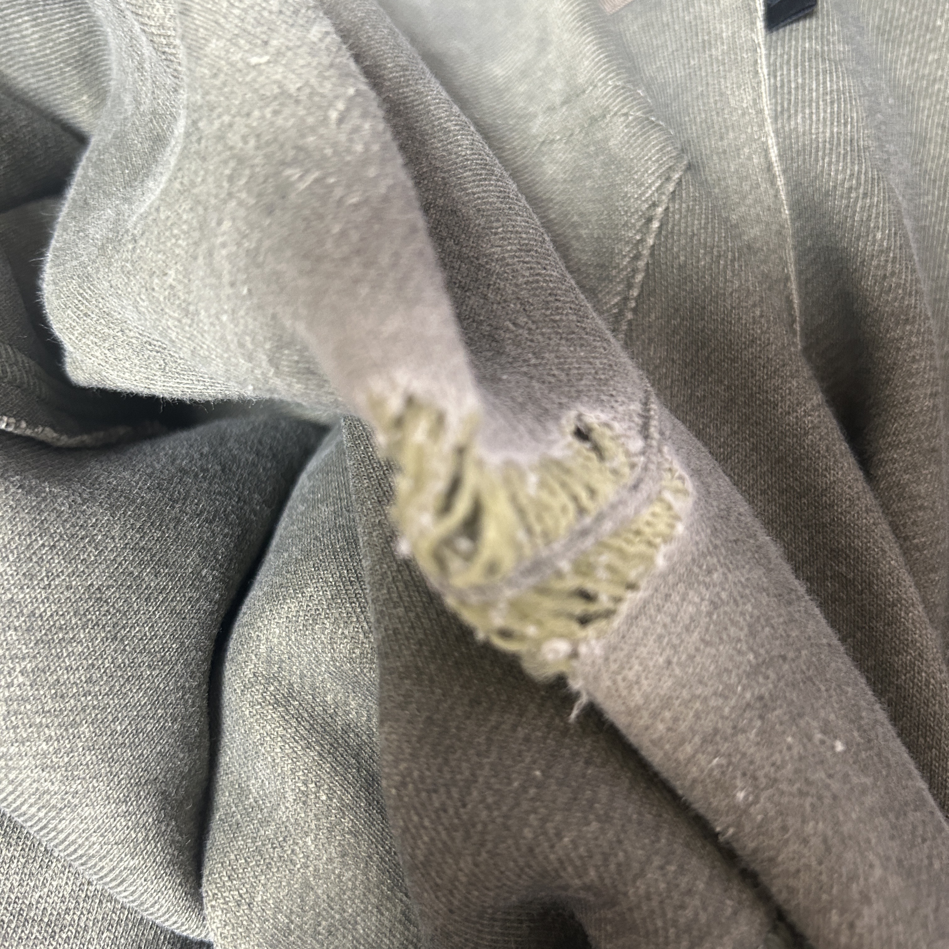 Sansan Gear x LOL Targon Sweatpants Khaki 착용 스타일