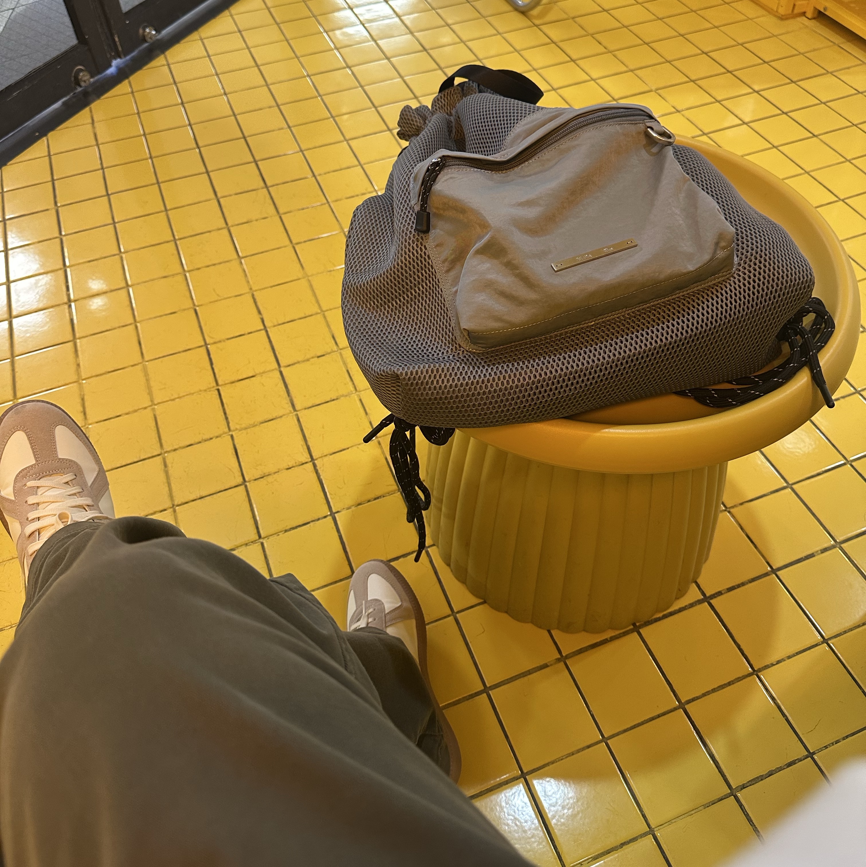 Matin Kim Cargo Mesh Backpack Grey 착용 스타일 - 1
