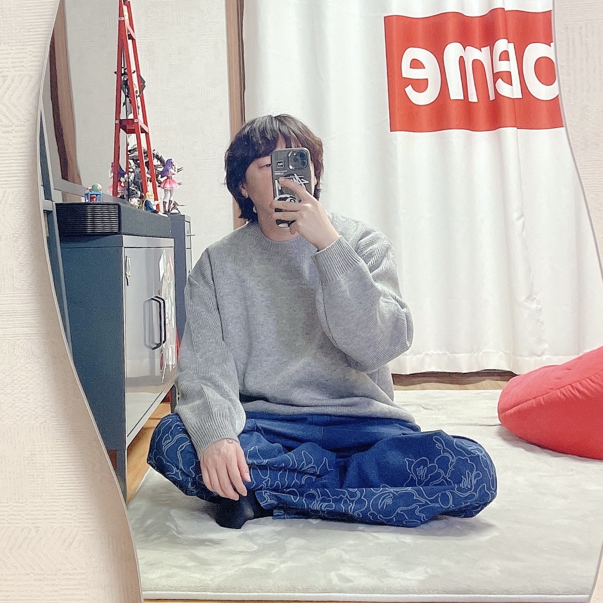 Supreme x Thrasher Sweater Heather Grey - 24FW, BAPE 30th Anniversary Relaxed Fit Denim Pants Indigo 착용 스타일 - 1