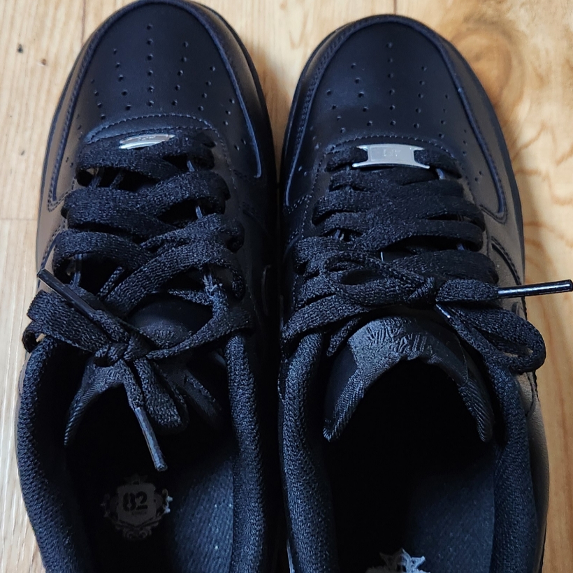 Nike Air Force 1 '07 Low Triple Black 착용 스타일 - 2