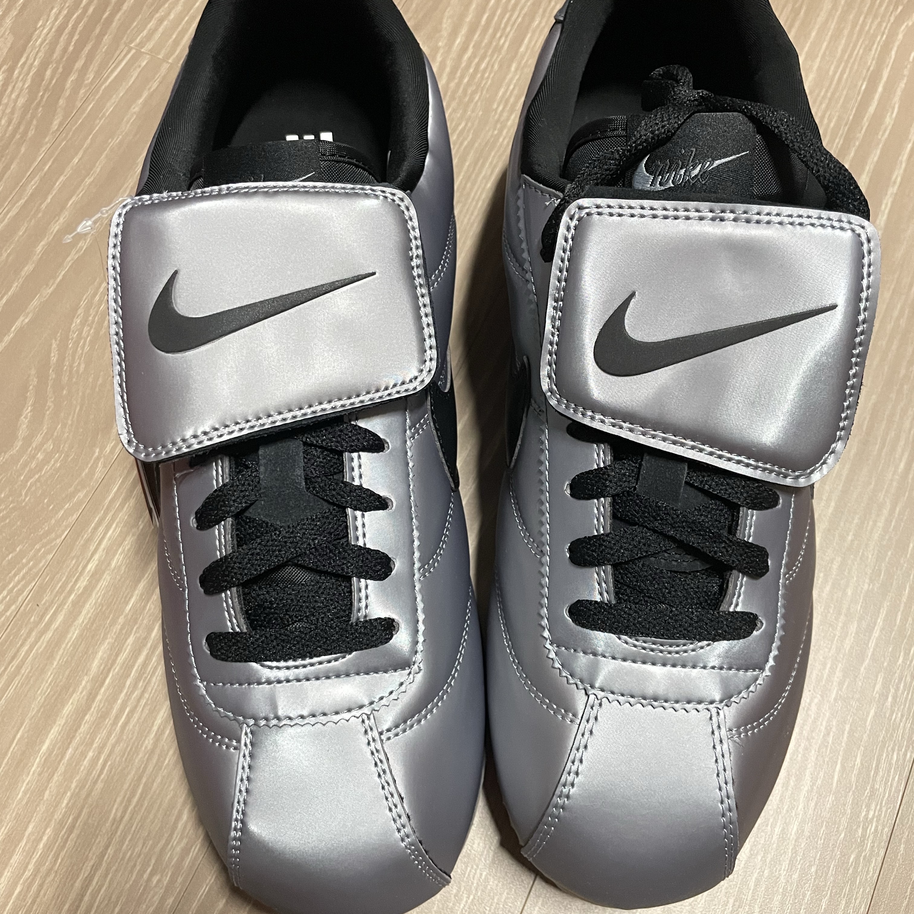 Nike Cortez Leather SE Metallic Cool Grey Black 착용 스타일