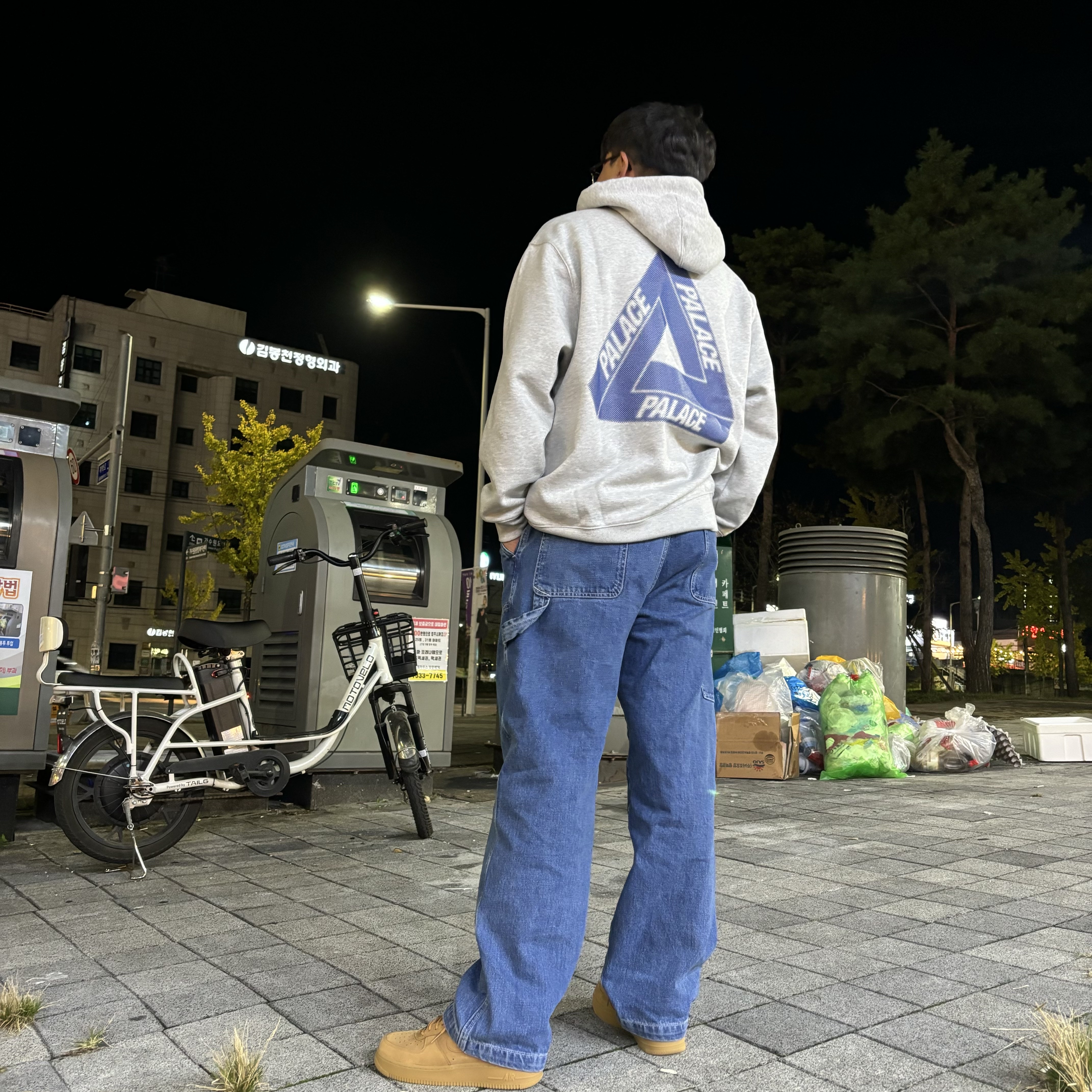 Nike x Supreme Air Force 1 Low Flax, Stussy Denim Work Pants Blue 착용 스타일