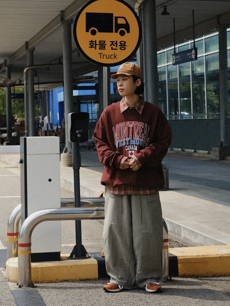 New Balance 2002R Rust Oxide 착용 스타일 - 1