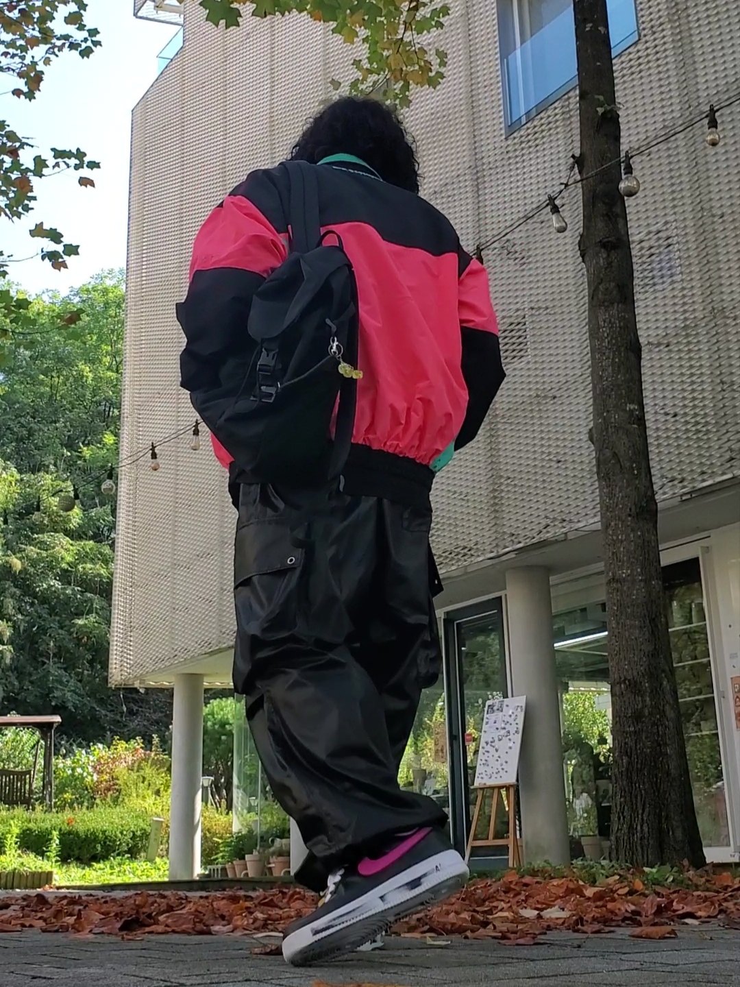QT8 Garments TL Old Track Jacket Black/Red, Nike x Peaceminusone Air Force 1 Low Para-Noise 3.0 Black and Multicolor 착용 스타일 - 3