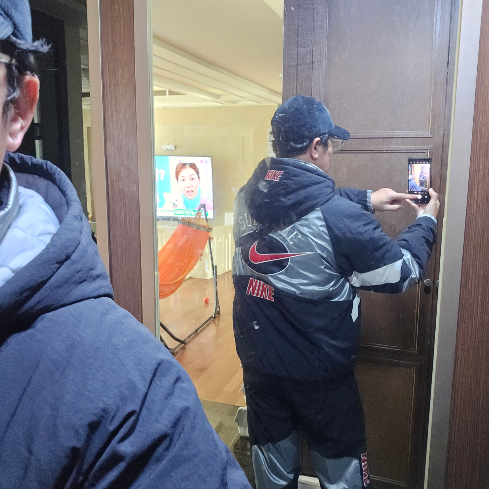 Supreme x Nike Shoulder Bag Purple - 19SS, Supreme x Nike Hooded Sport Jacket Silver - 19SS 착용 스타일 - 4