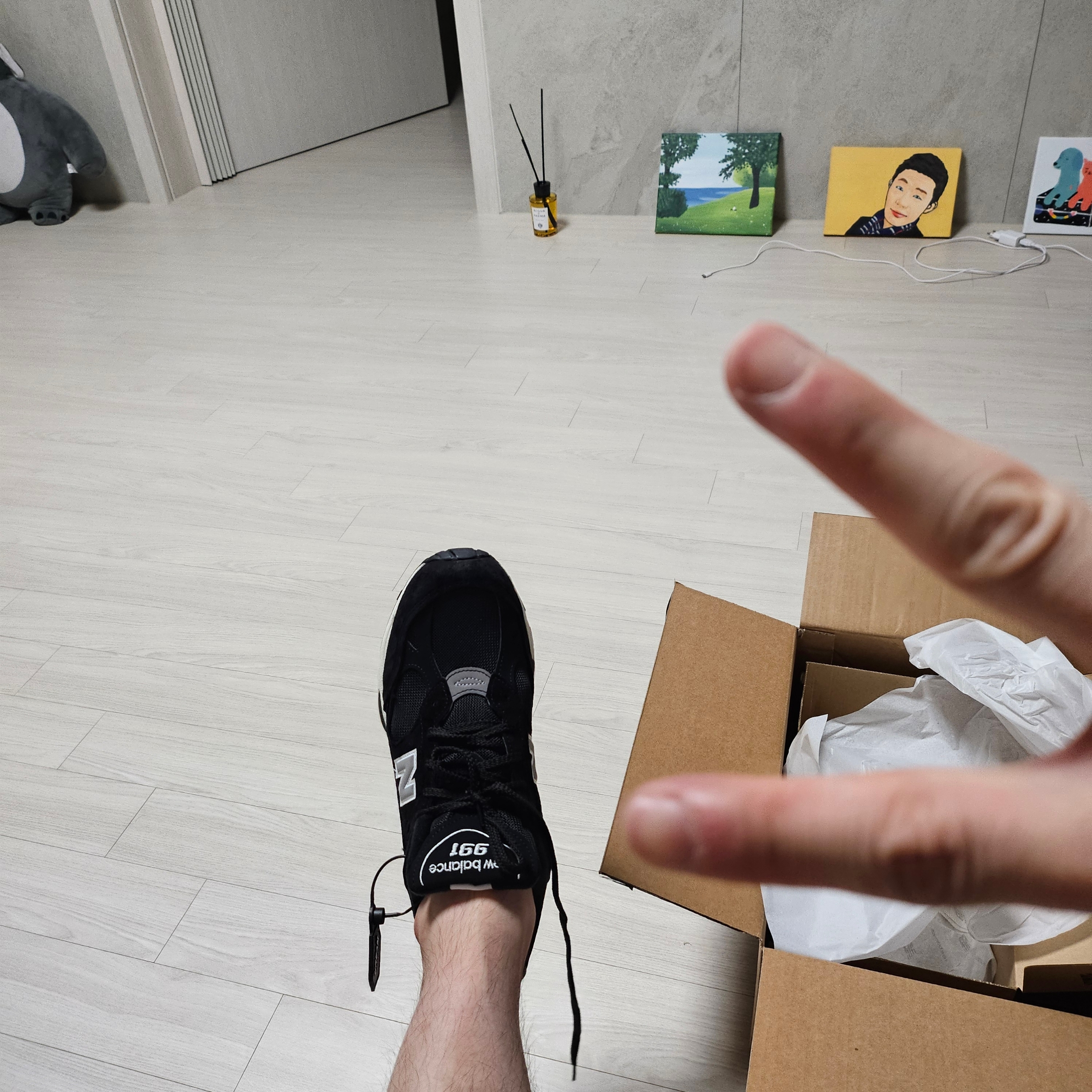 New Balance 991 Made in UK Black Silver 착용 스타일 - 2