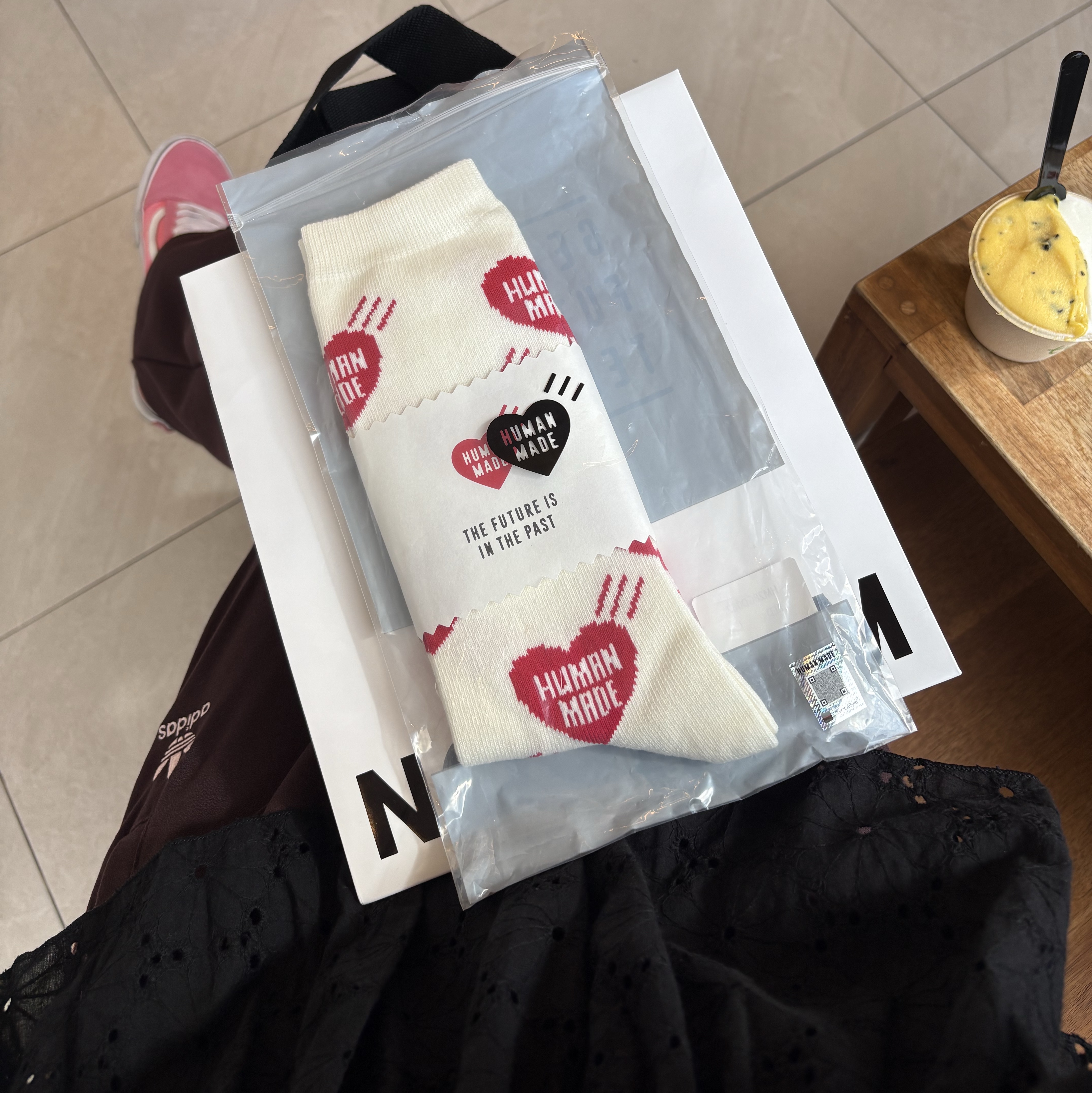 Human Made Heart Pattern Socks Red, (W) Adidas Premium Originals Track Pants Shadow Brown Clear Pink - KR Sizing 착용 스타일