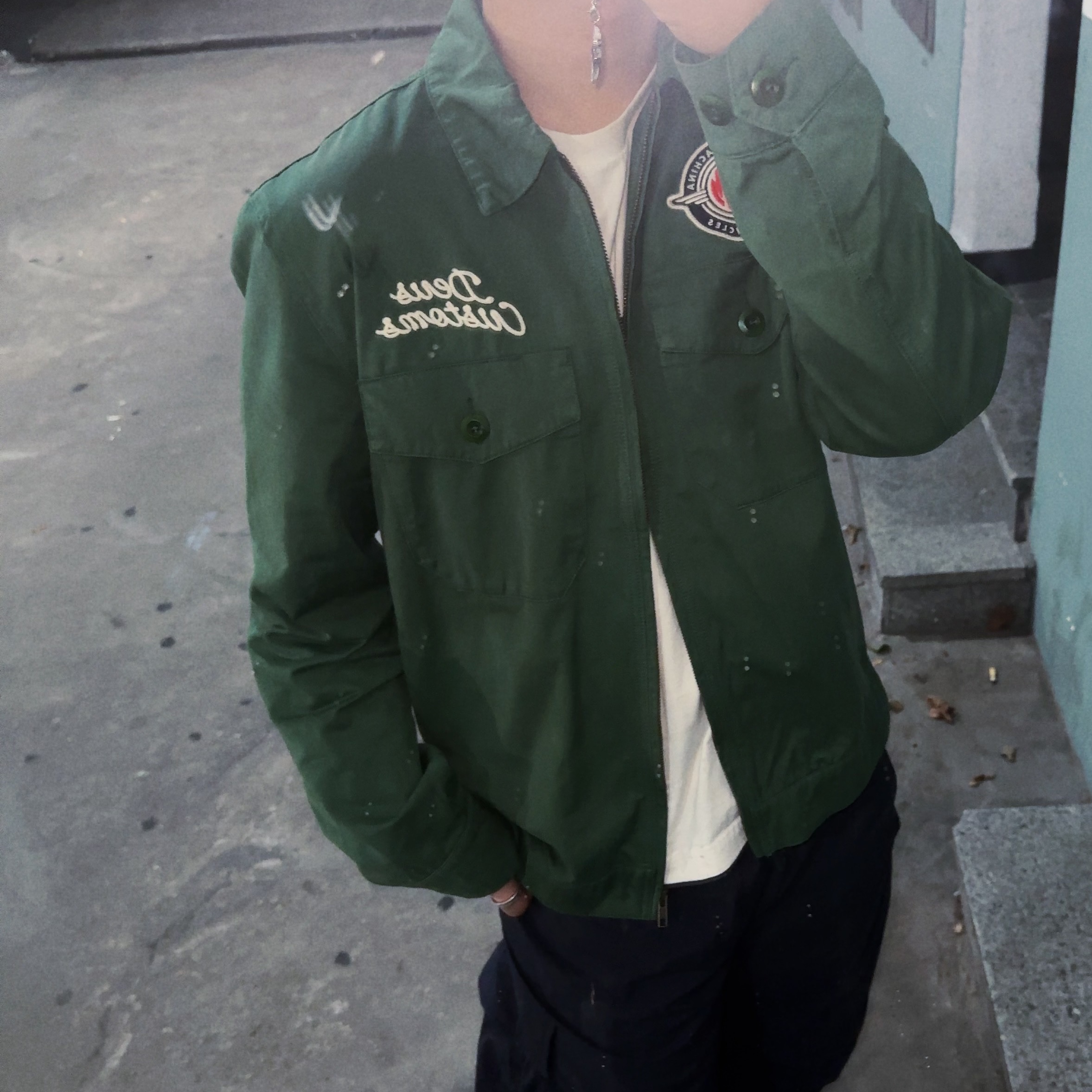 Deus Ex Machina Pleasures Work Jacket Work Green 착용 스타일 - 2