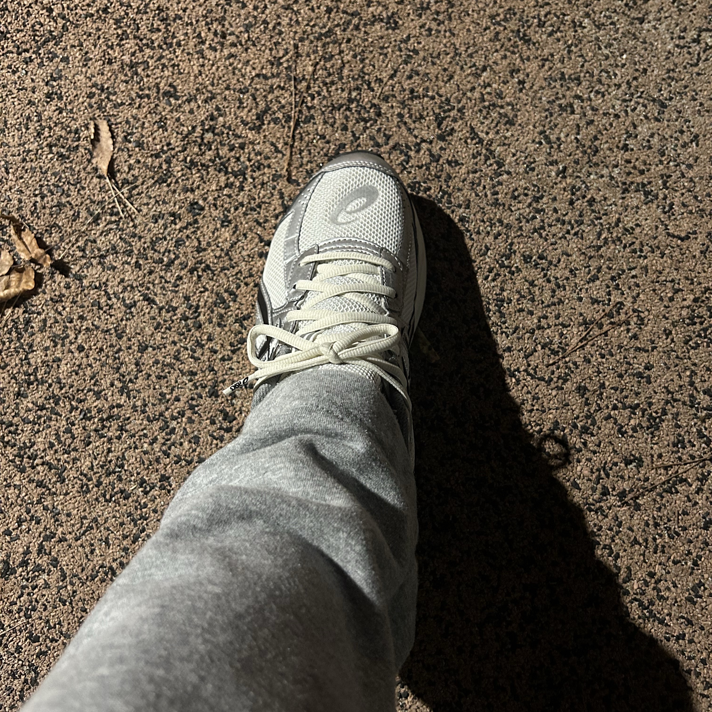 Asics Jog 100 S White Black - 2E Wide 착용 스타일